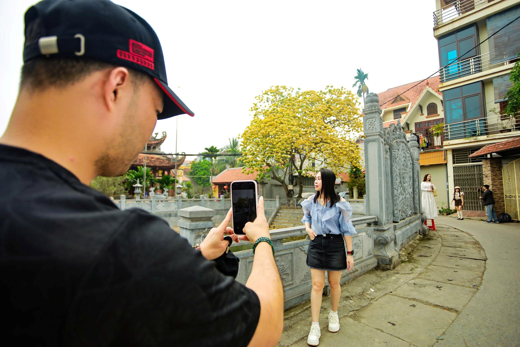 Người Hà Nội đi “săn” ảnh hoa bún chỉ nở một lần trong năm - ảnh 10