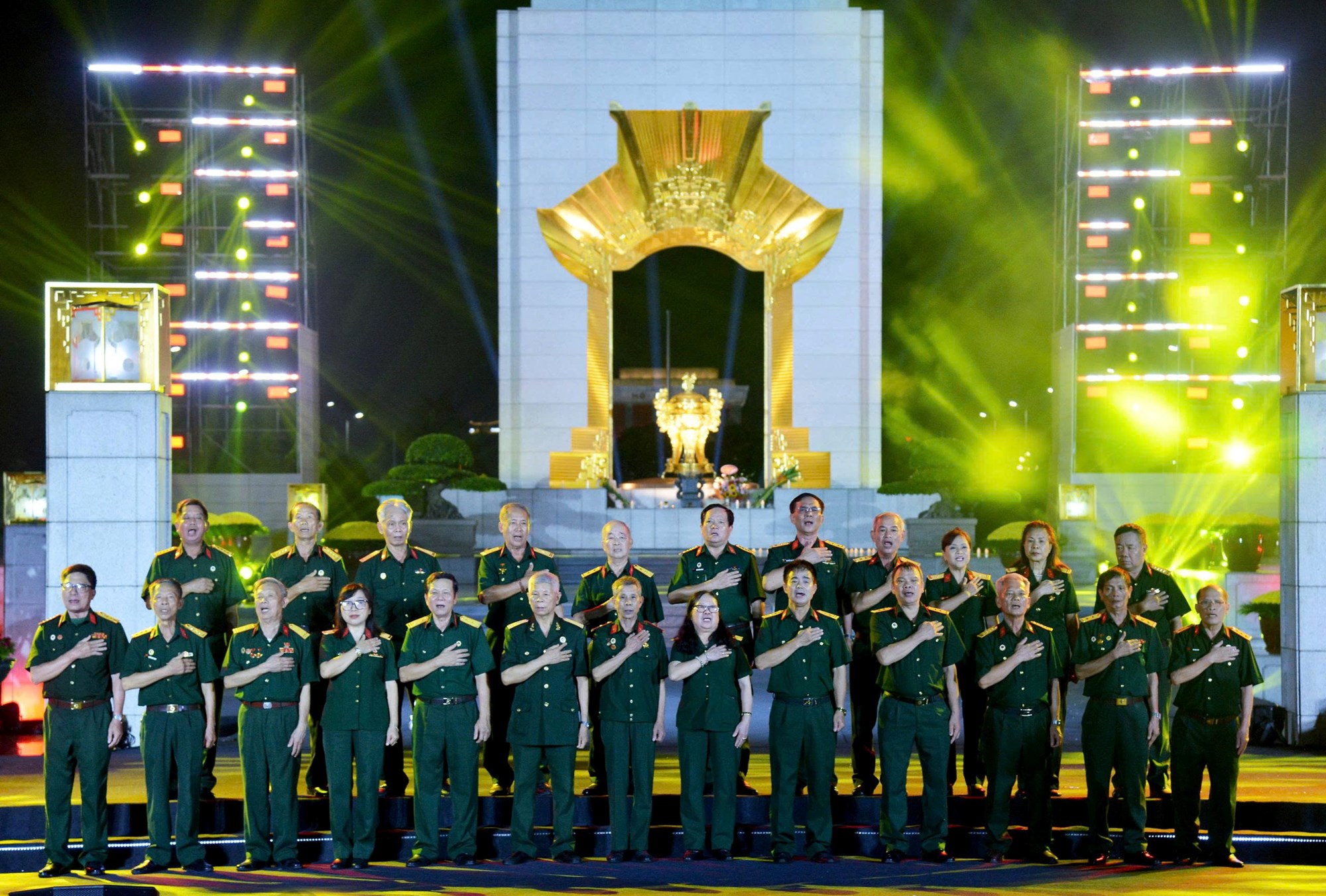 Hà Nội: Tổng duyệt cầu truyền hình “Sao sáng dẫn đường“ - ảnh 6
