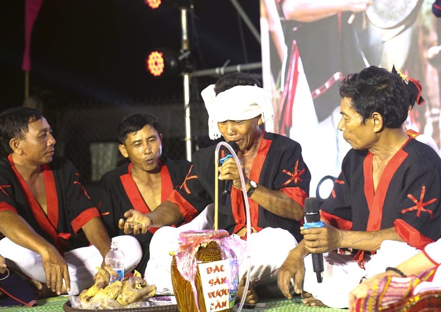 Lễ vật cưới truyền thống của người Chăm Hroi trong nghi thức cúng cưới