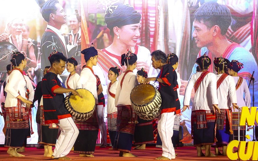 Trống K’toang và cồng chiêng rộn ràng trong lễ cưới Chăm Hroi