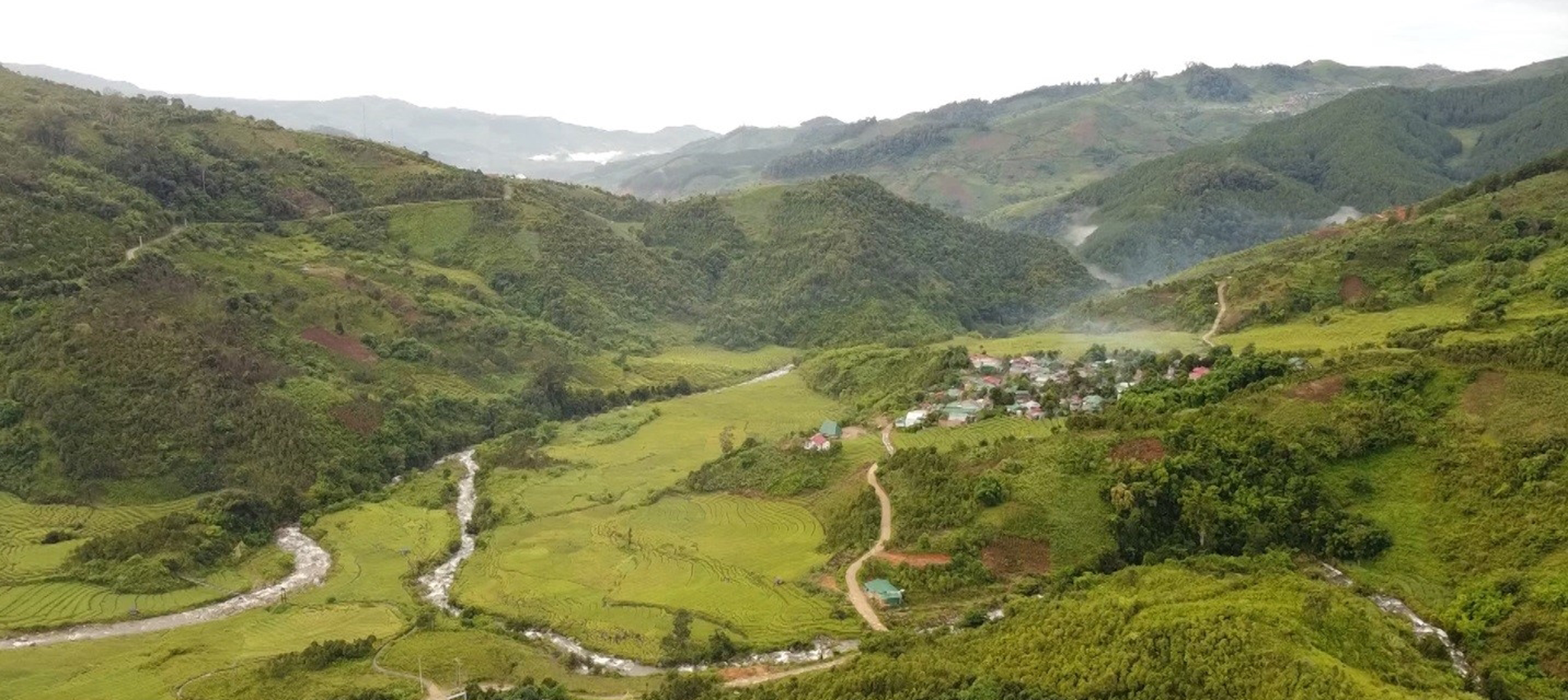 Toàn cảnh từ trên cao lễ ăn than của người Giẻ Triêng tại làng Đăk Ga xã Đăk Plô Quảng Ngãi