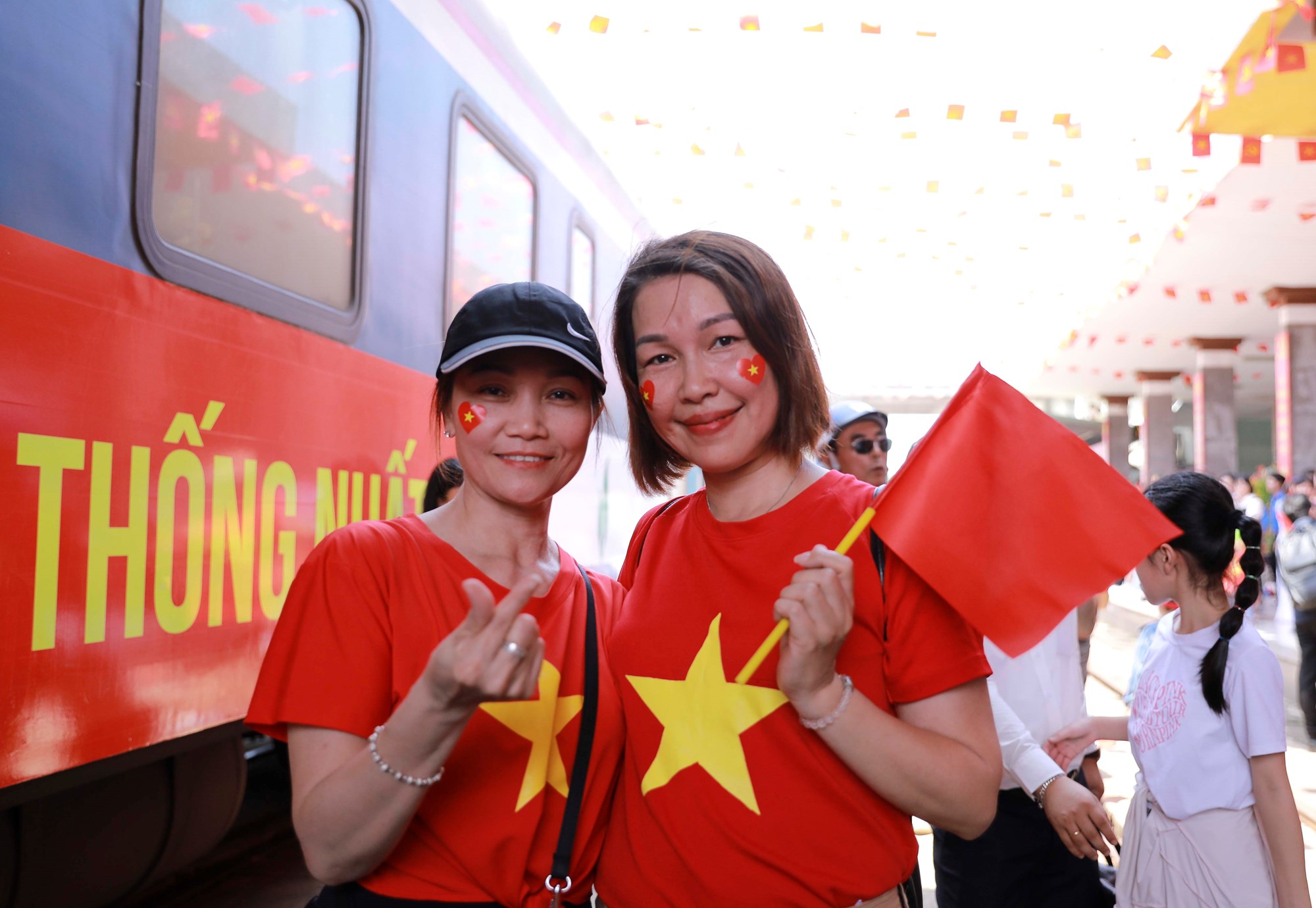 Hình ảnh đoàn tàu Thống Nhất hội ngộ tại ga Đà Nẵng - ảnh 12