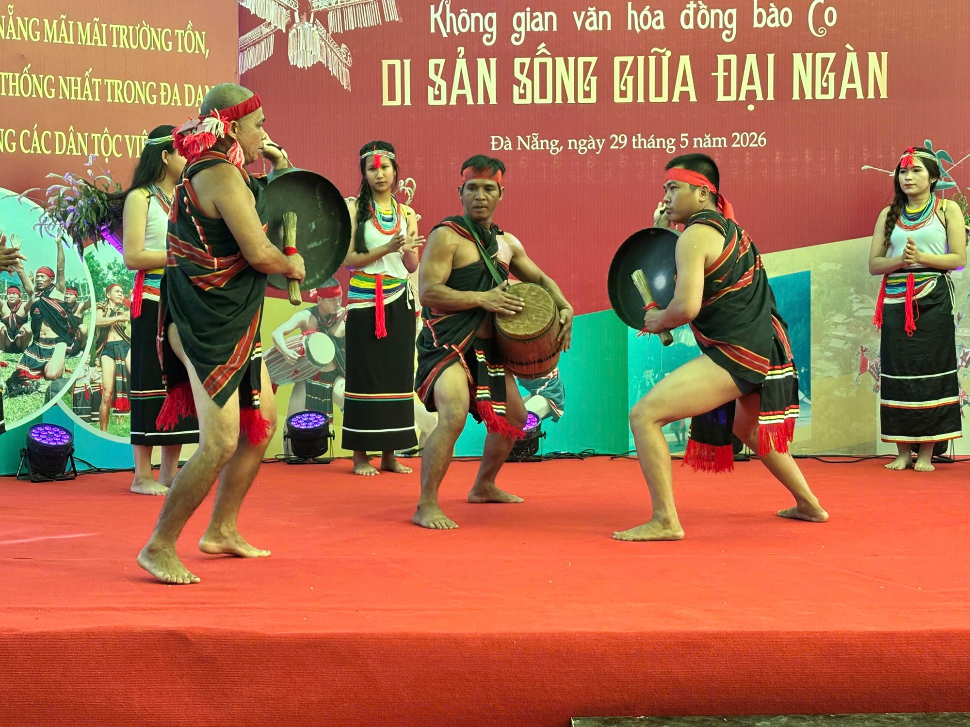(Emagazine) Không gian văn hóa đồng bào Cor - Di sản sống giữa đại ngàn - ảnh 7