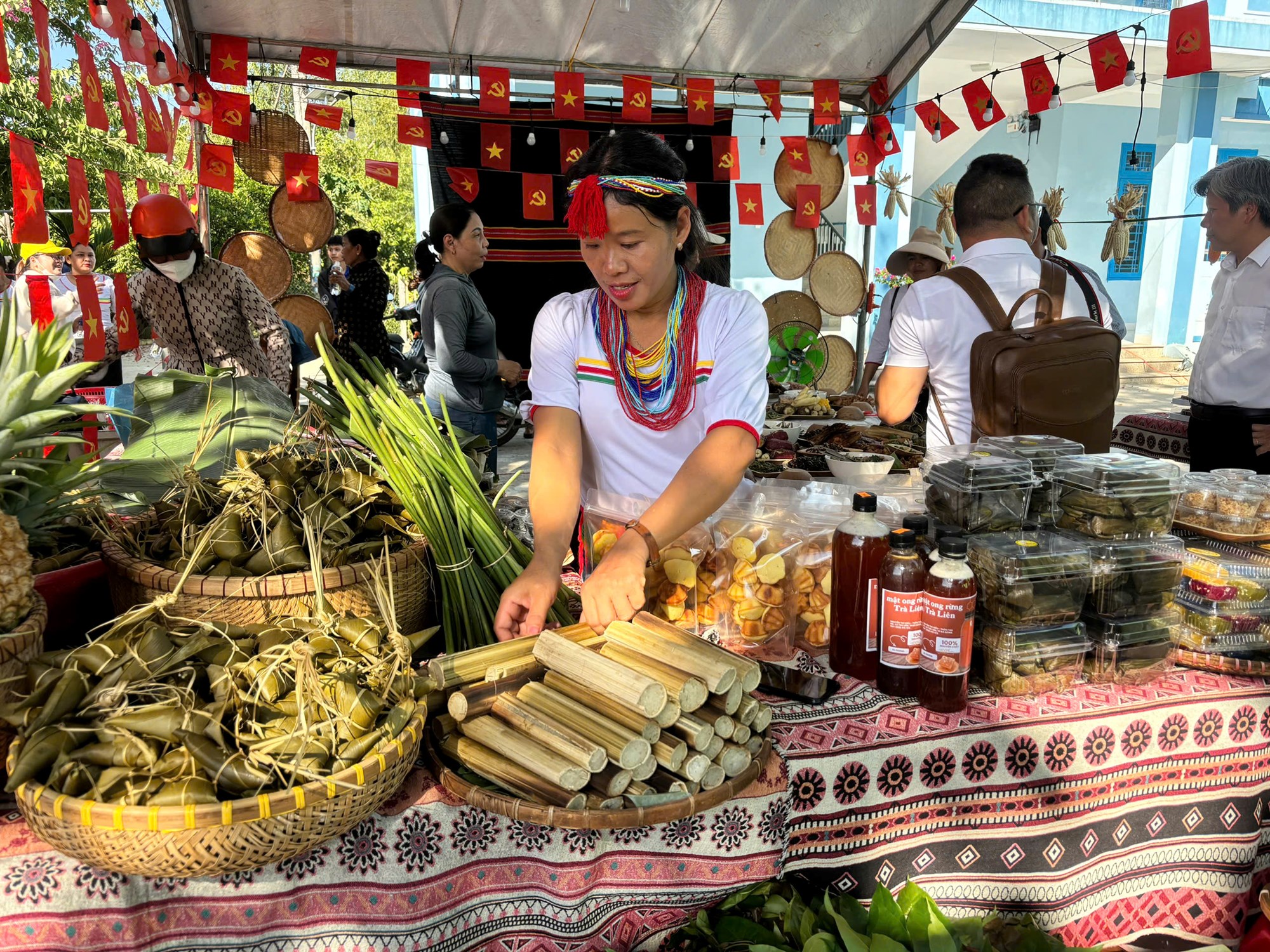 (Emagazine) Không gian văn hóa đồng bào Cor - Di sản sống giữa đại ngàn - ảnh 8