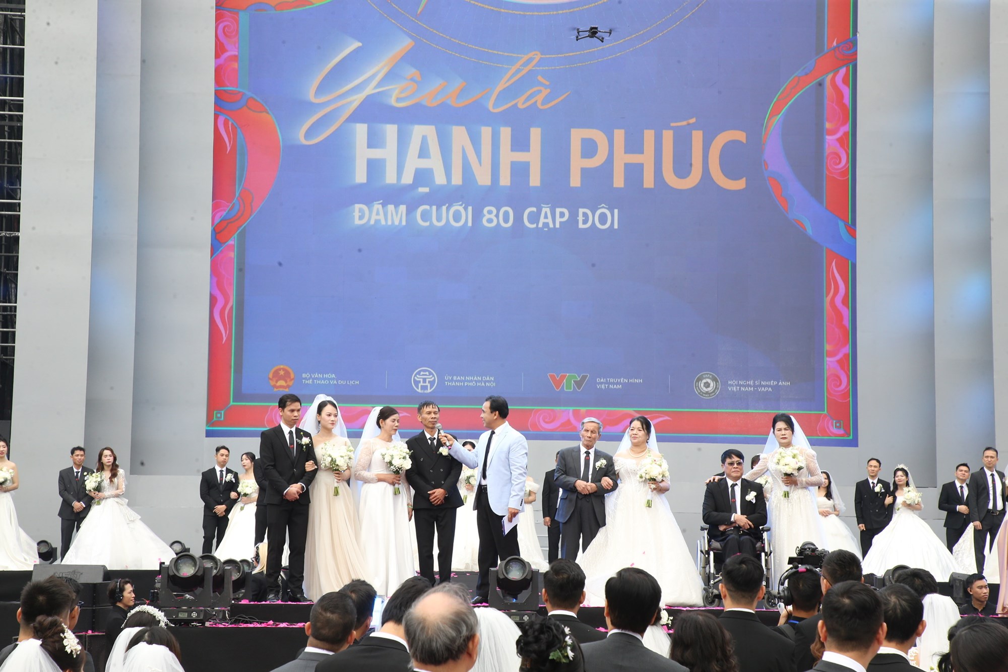 Lễ cưới tập thể của 80 cặp đôi trong Ngày hội Việt Nam hạnh phúc - ảnh 5