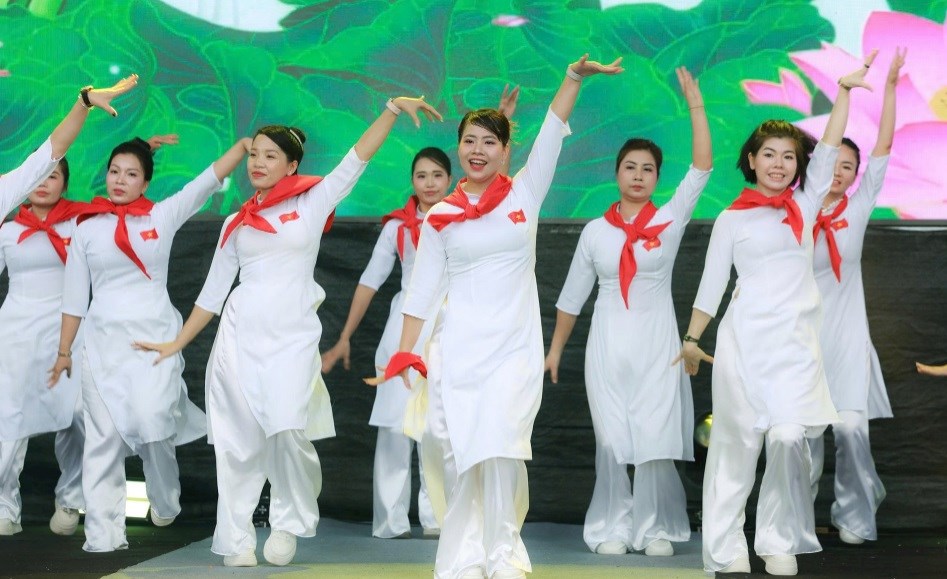 Đồng diễn áo dài “Phụ nữ Thủ đô - Hội nhập và phát triển” năm 2025 - ảnh 4