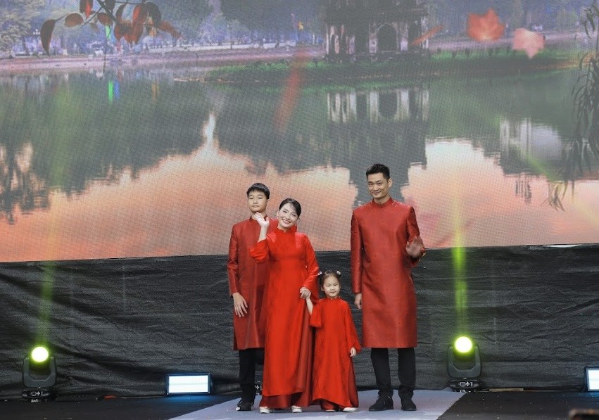 Đồng diễn áo dài “Phụ nữ Thủ đô - Hội nhập và phát triển” năm 2025 - ảnh 5