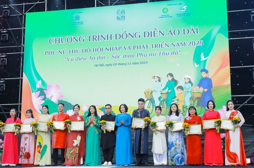 Đồng diễn áo dài “Phụ nữ Thủ đô - Hội nhập và phát triển” năm 2025 - ảnh 2
