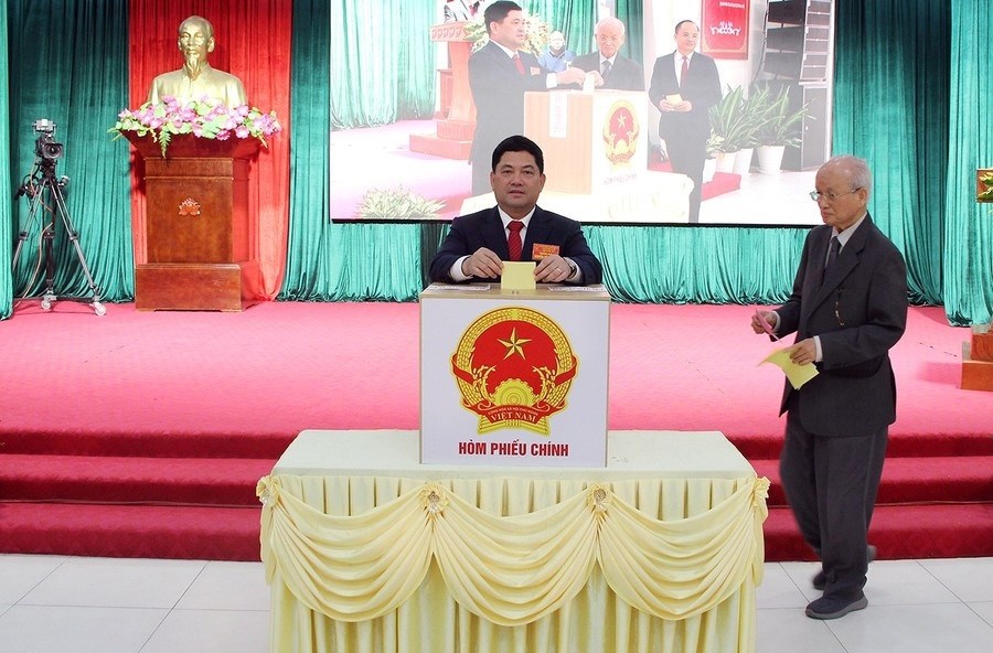 Lãnh đạo tỉnh Bắc Ninh bỏ phiếu thực hiện nghĩa vụ công dân - ảnh 1