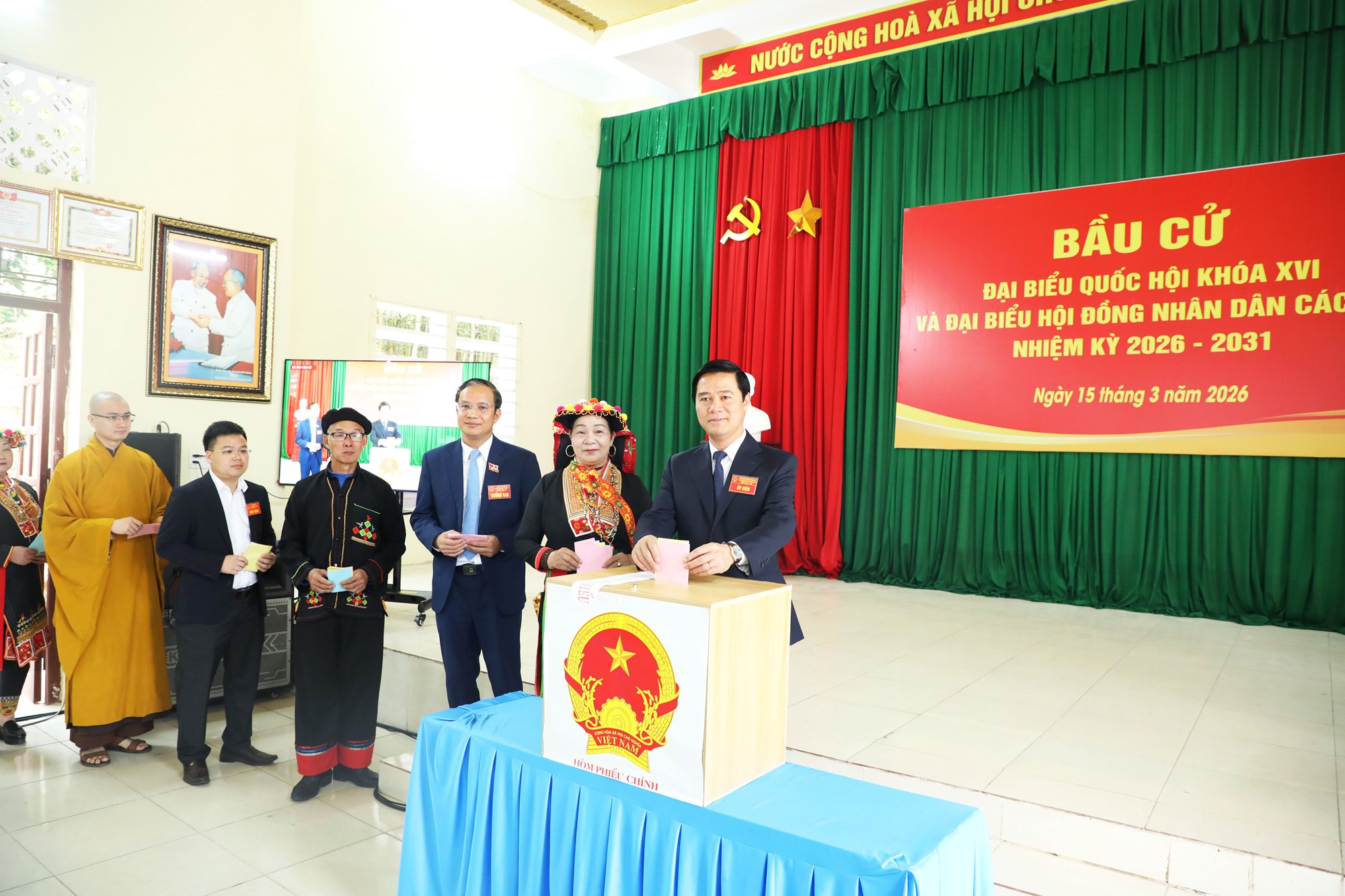 Lãnh đạo tỉnh Bắc Ninh bỏ phiếu thực hiện nghĩa vụ công dân - ảnh 7