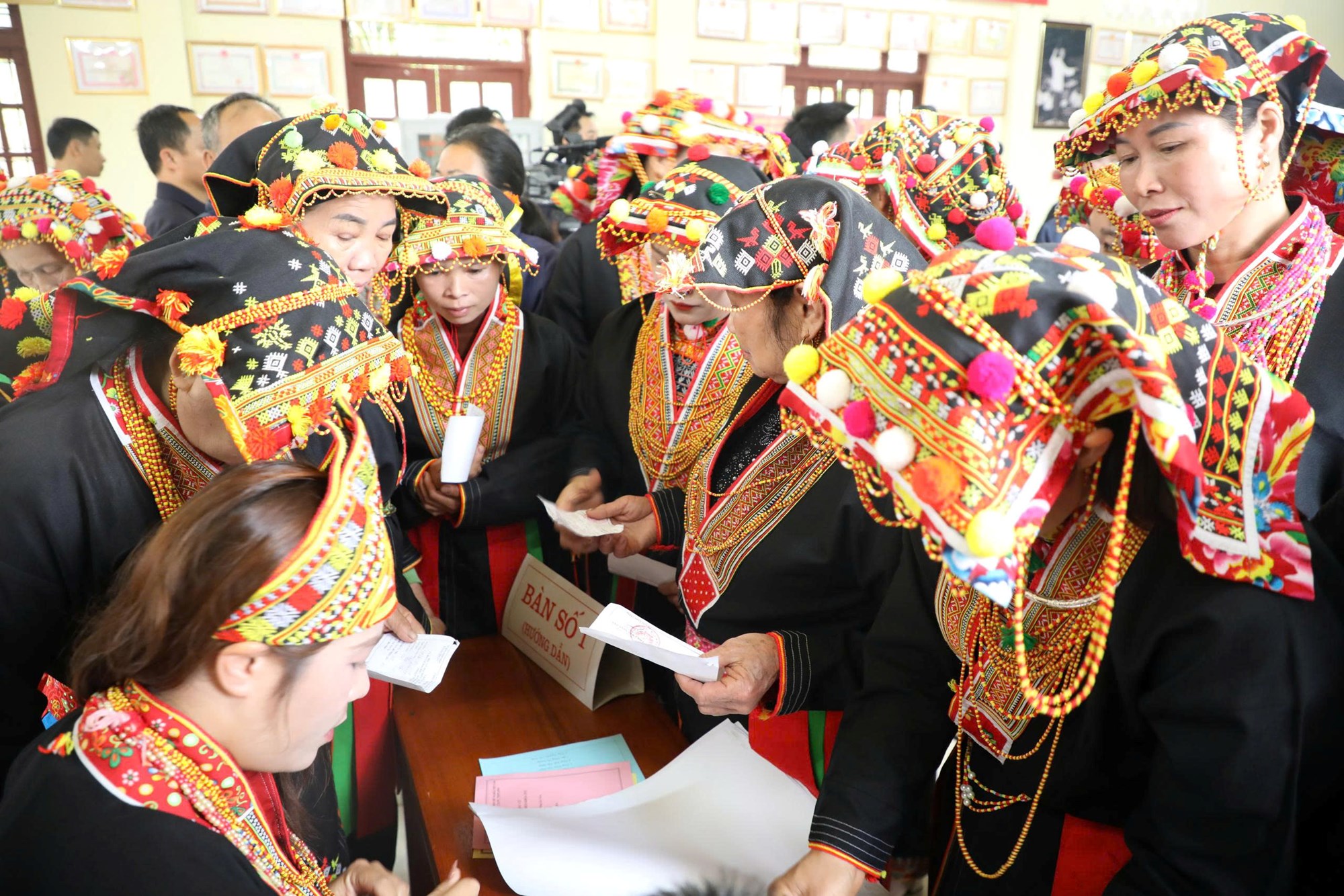 Lãnh đạo tỉnh Bắc Ninh bỏ phiếu thực hiện nghĩa vụ công dân - ảnh 9