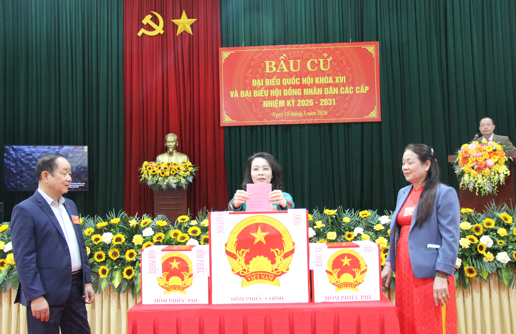 Lãnh đạo tỉnh Bắc Ninh bỏ phiếu thực hiện nghĩa vụ công dân - ảnh 2