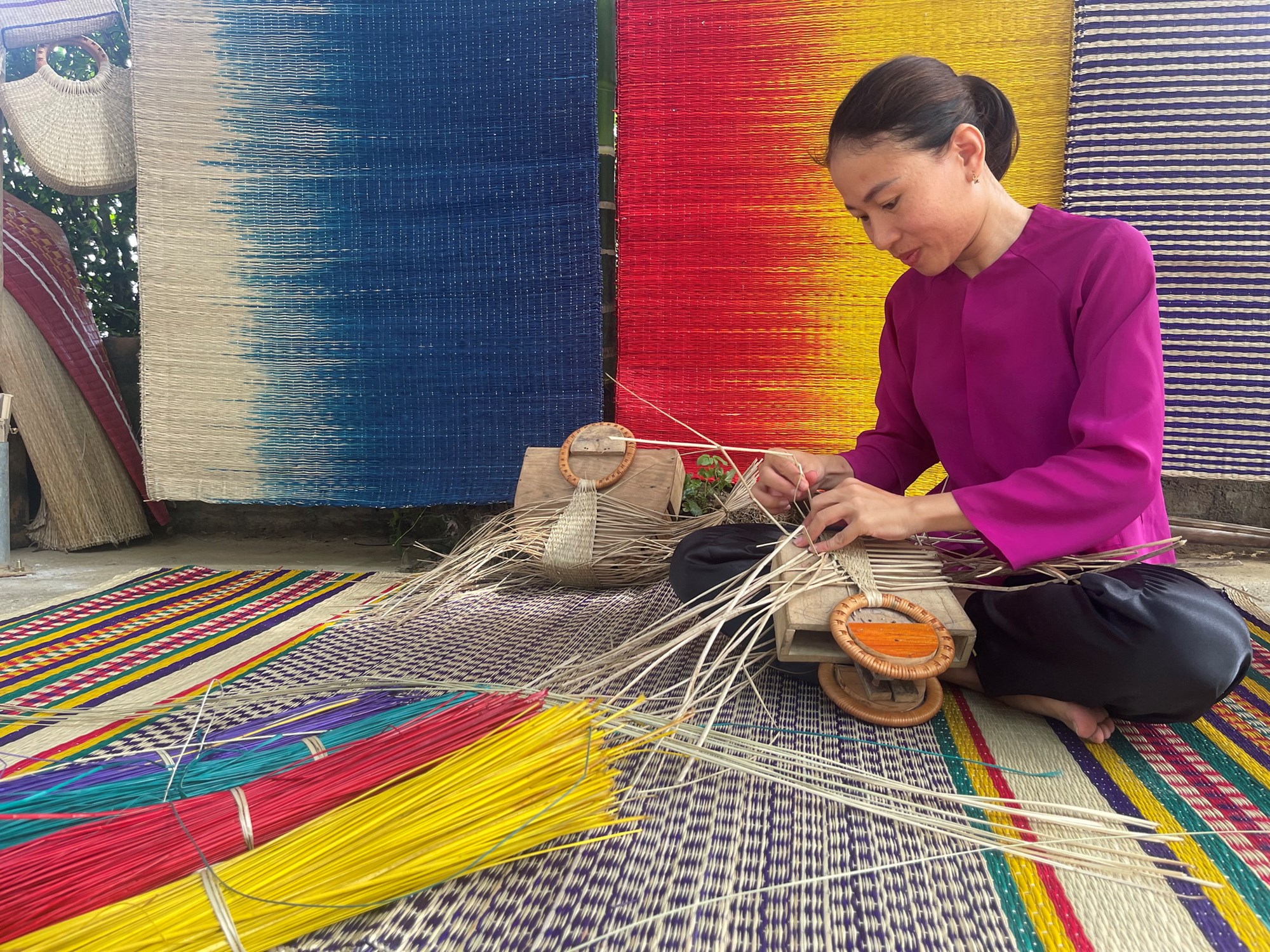 Du khách hào hứng trải nghiệm làng mộc Kim Bồng - ảnh 4