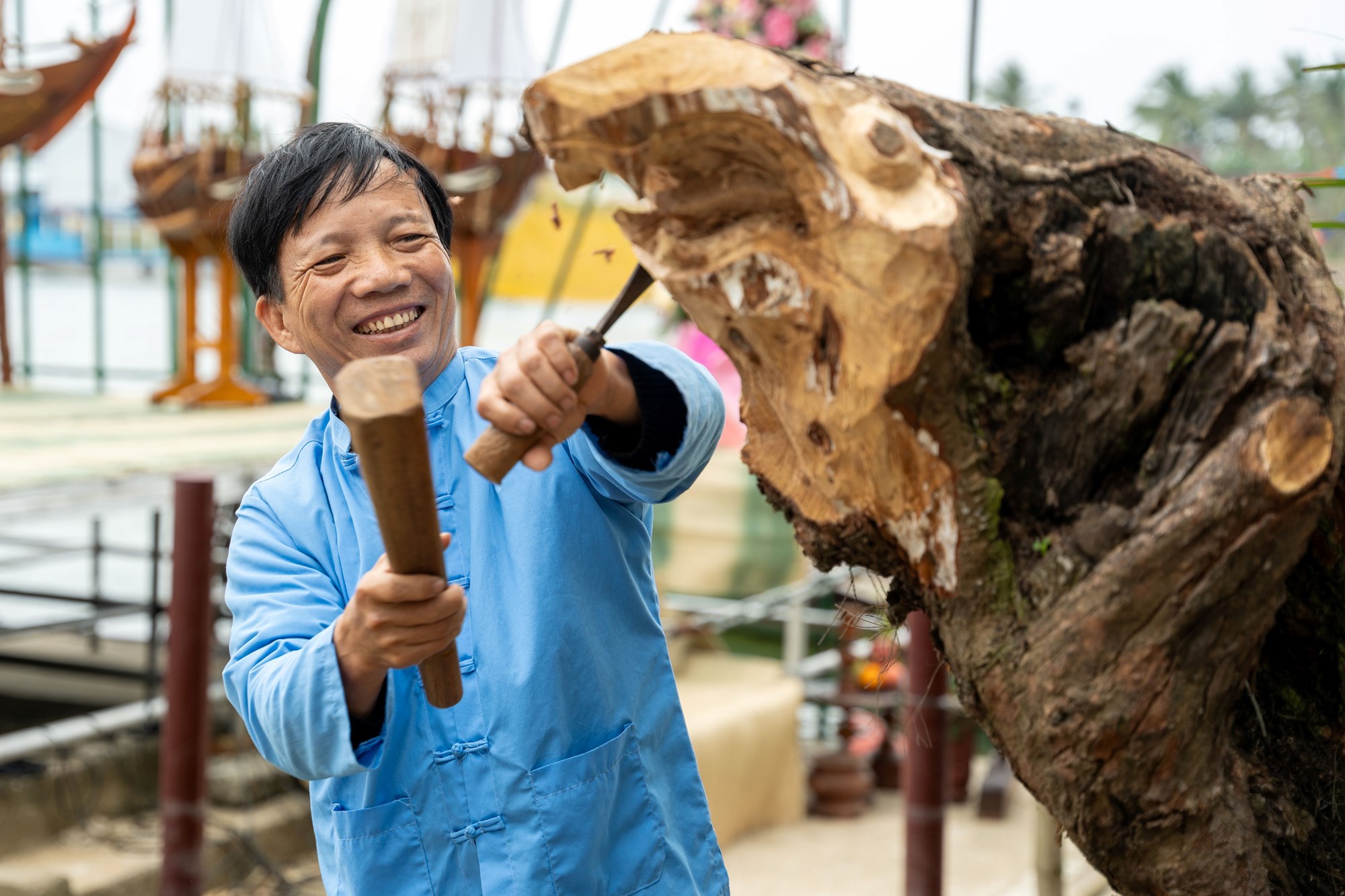 Du khách hào hứng tham gia Ngày hội làng nghề mộc Kim Bồng- Hội An - ảnh 3