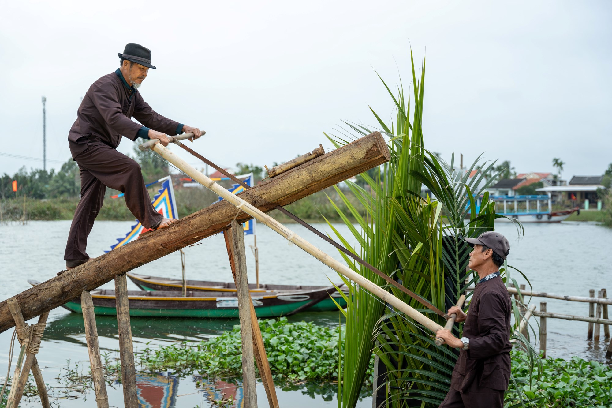 Du khách hào hứng tham gia Ngày hội làng nghề mộc Kim Bồng- Hội An - ảnh 12