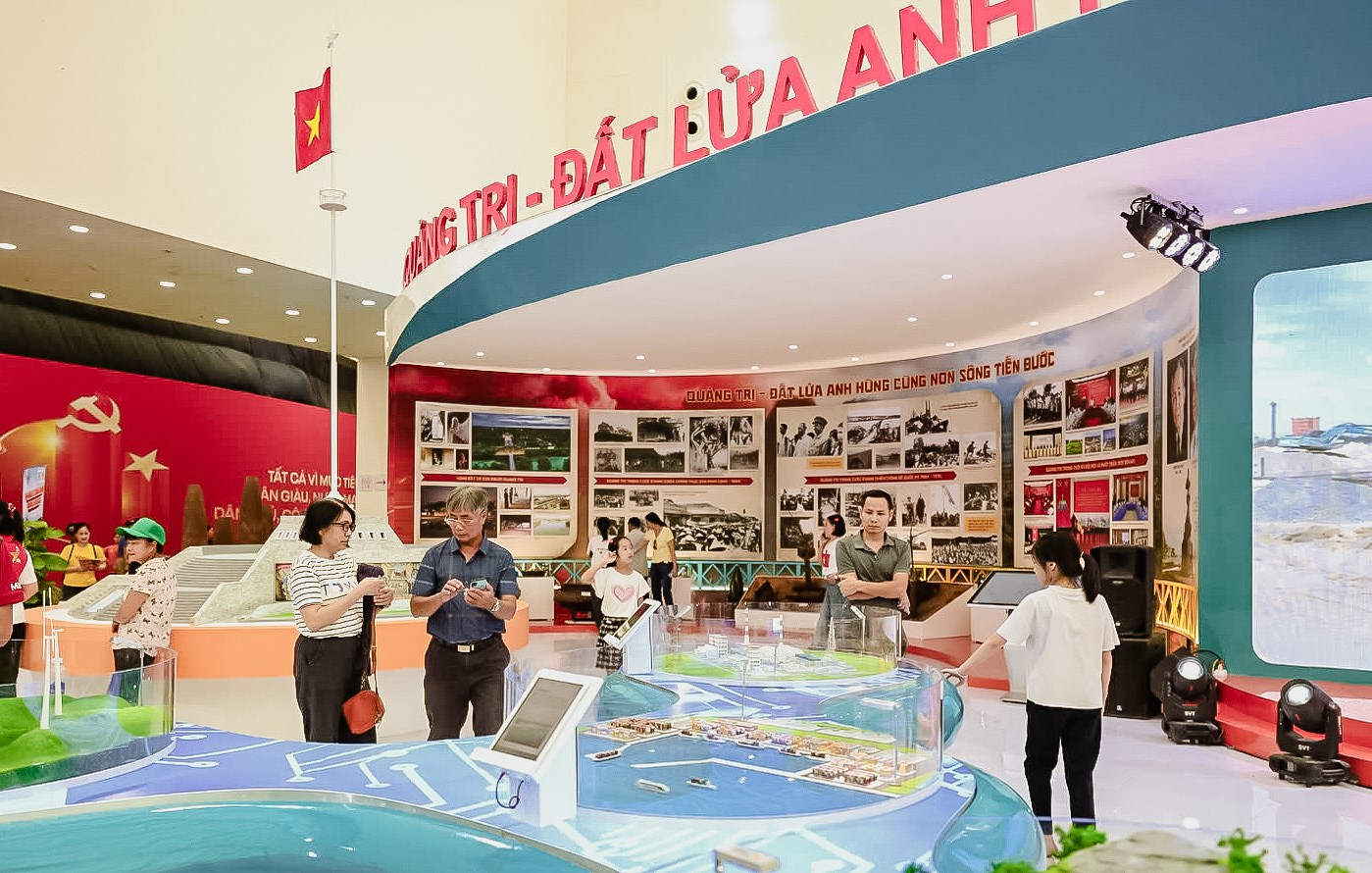 Từ bom đạn chiến tranh đến khát vọng hòa bình và phát triển - ảnh 11
