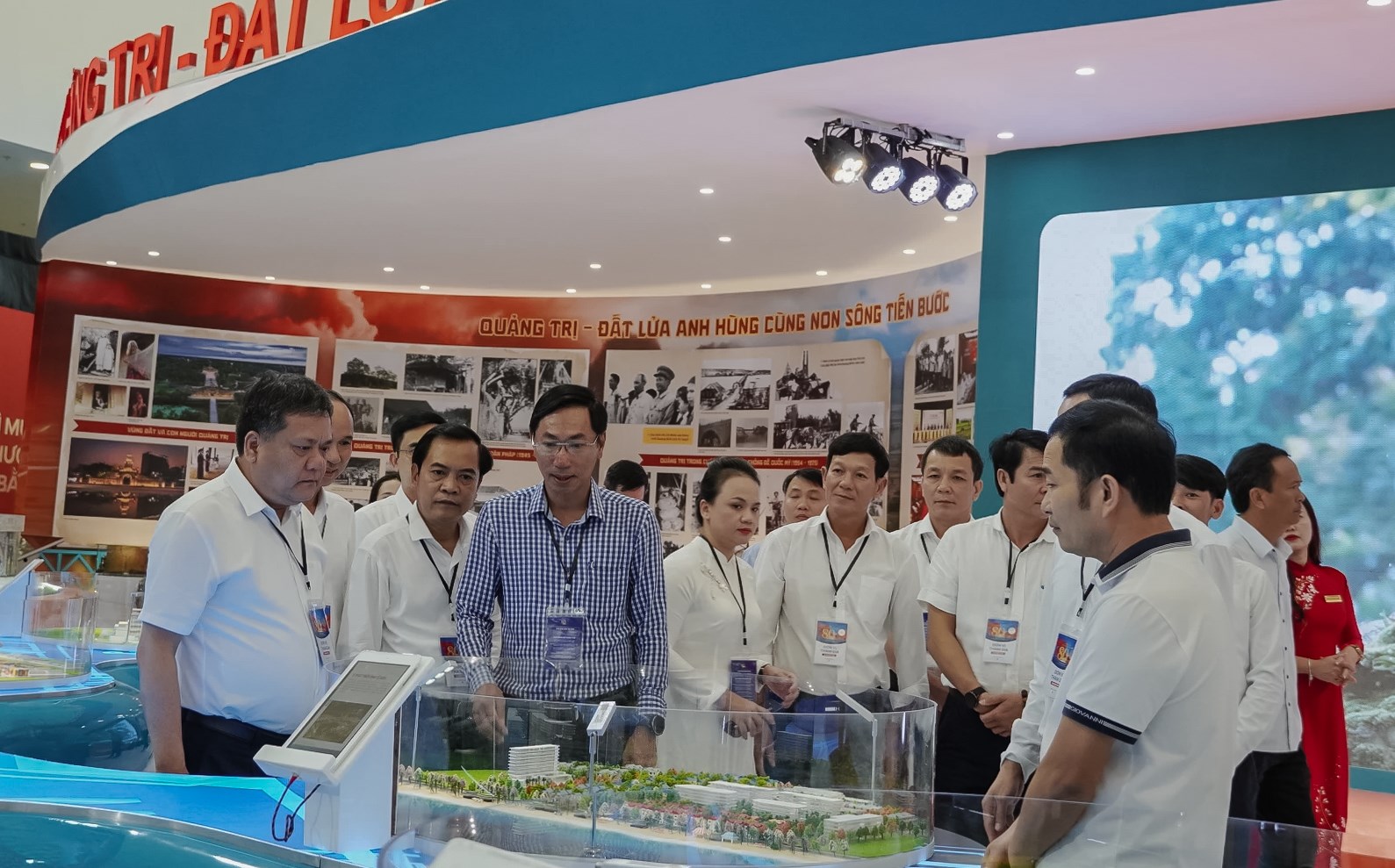 Từ bom đạn chiến tranh đến khát vọng hòa bình và phát triển - ảnh 12