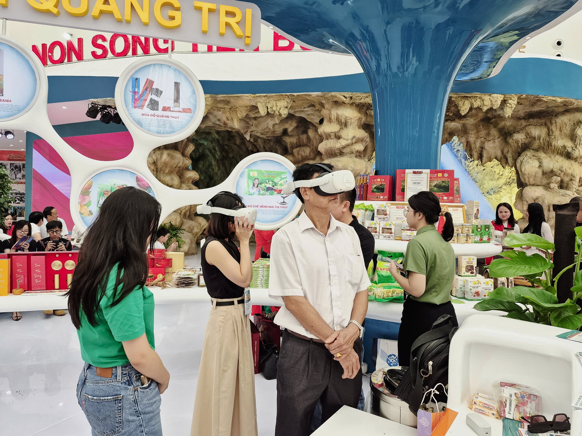 Từ bom đạn chiến tranh đến khát vọng hòa bình và phát triển - ảnh 16