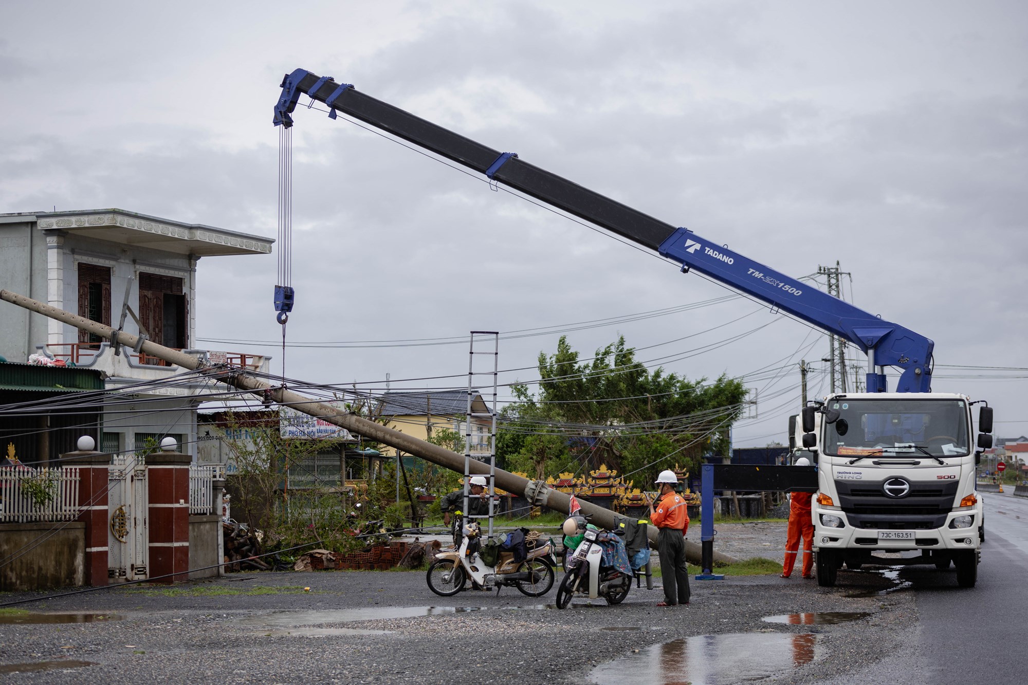 Quảng Trị: Khẩn trương khắc phục hậu quả bão số 10 - ảnh 8