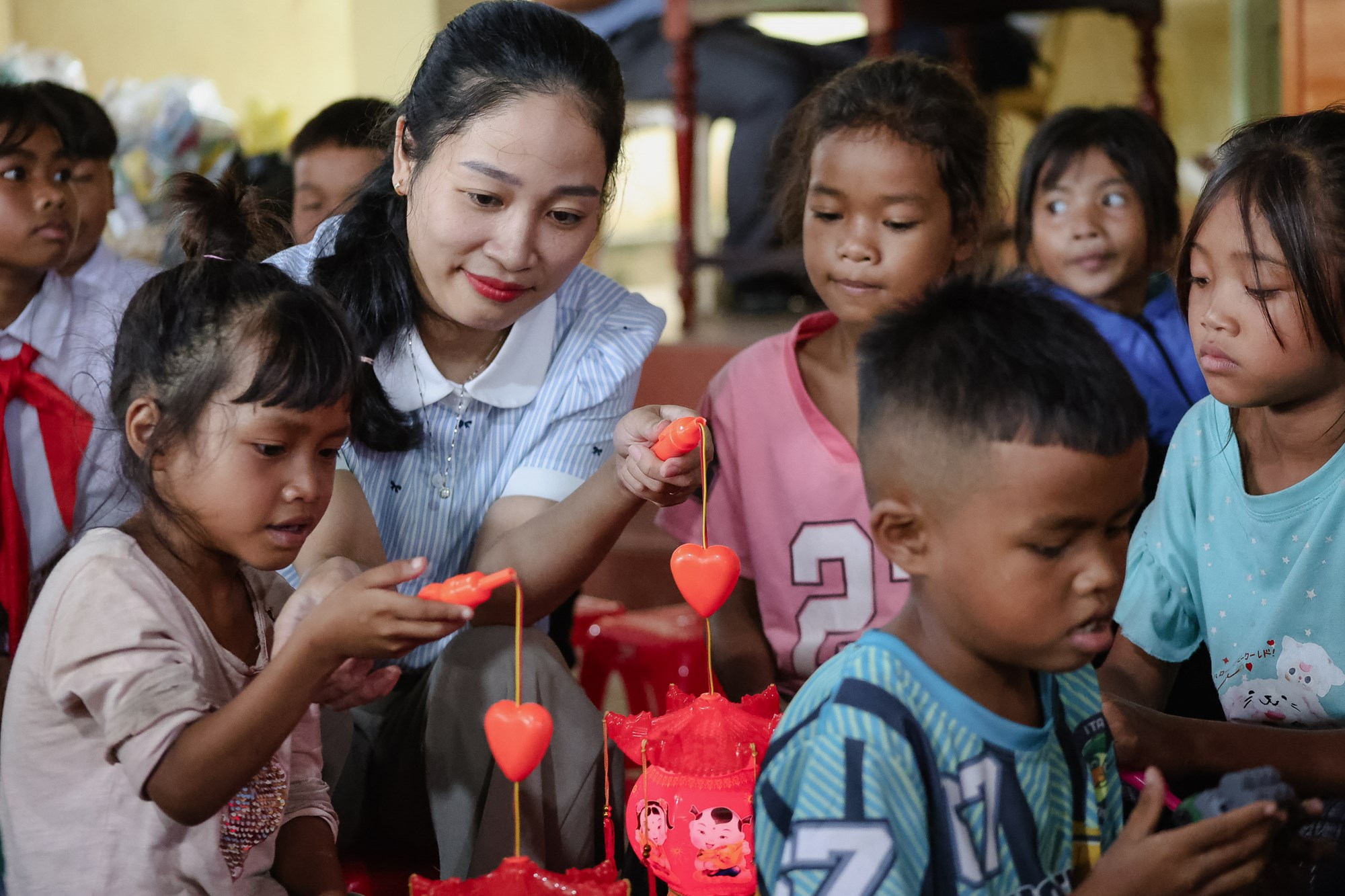 Niềm vui Trung thu của những đứa trẻ Ma Coong - ảnh 15