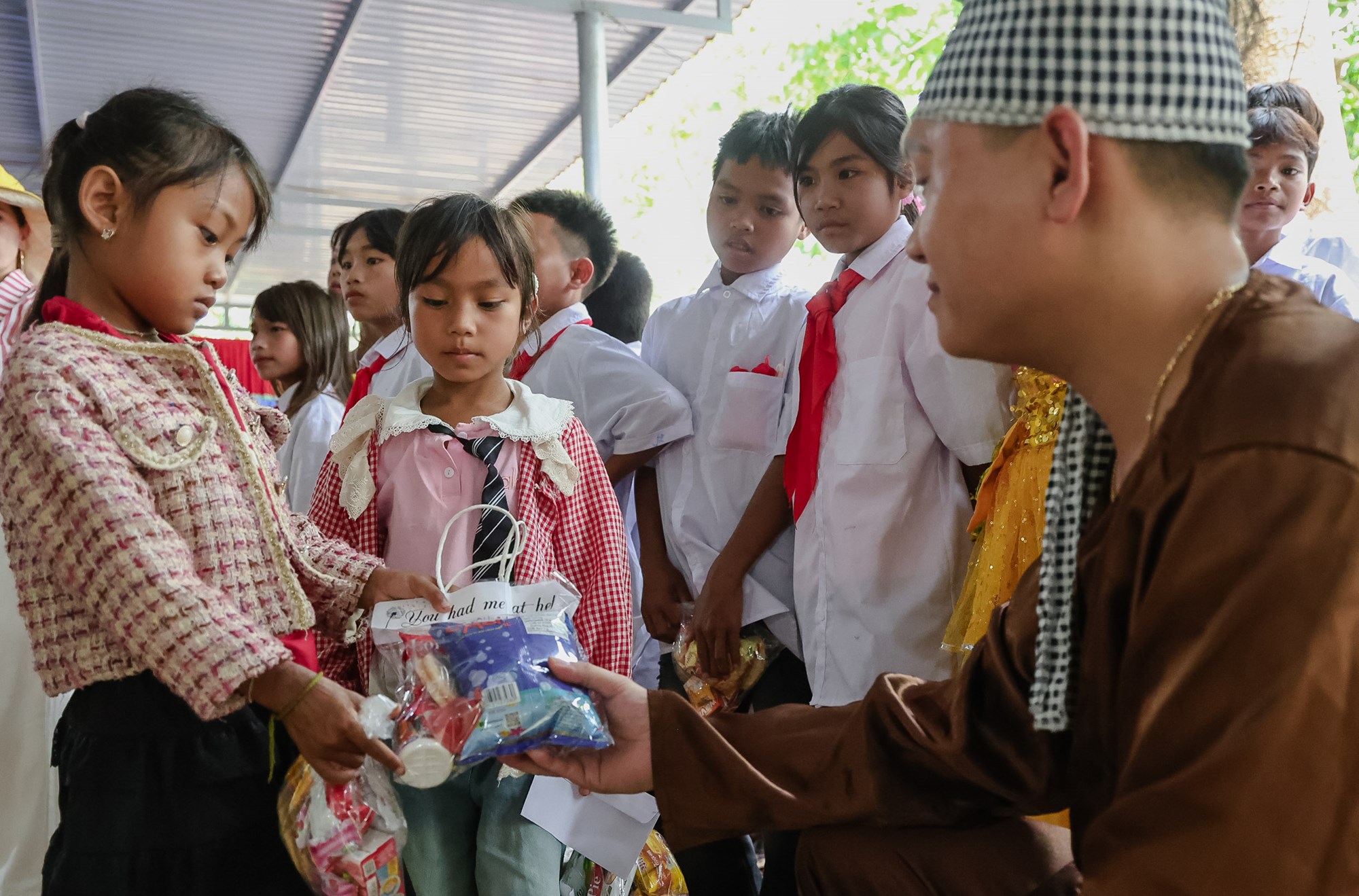 Niềm vui Trung thu của những đứa trẻ Ma Coong - ảnh 6