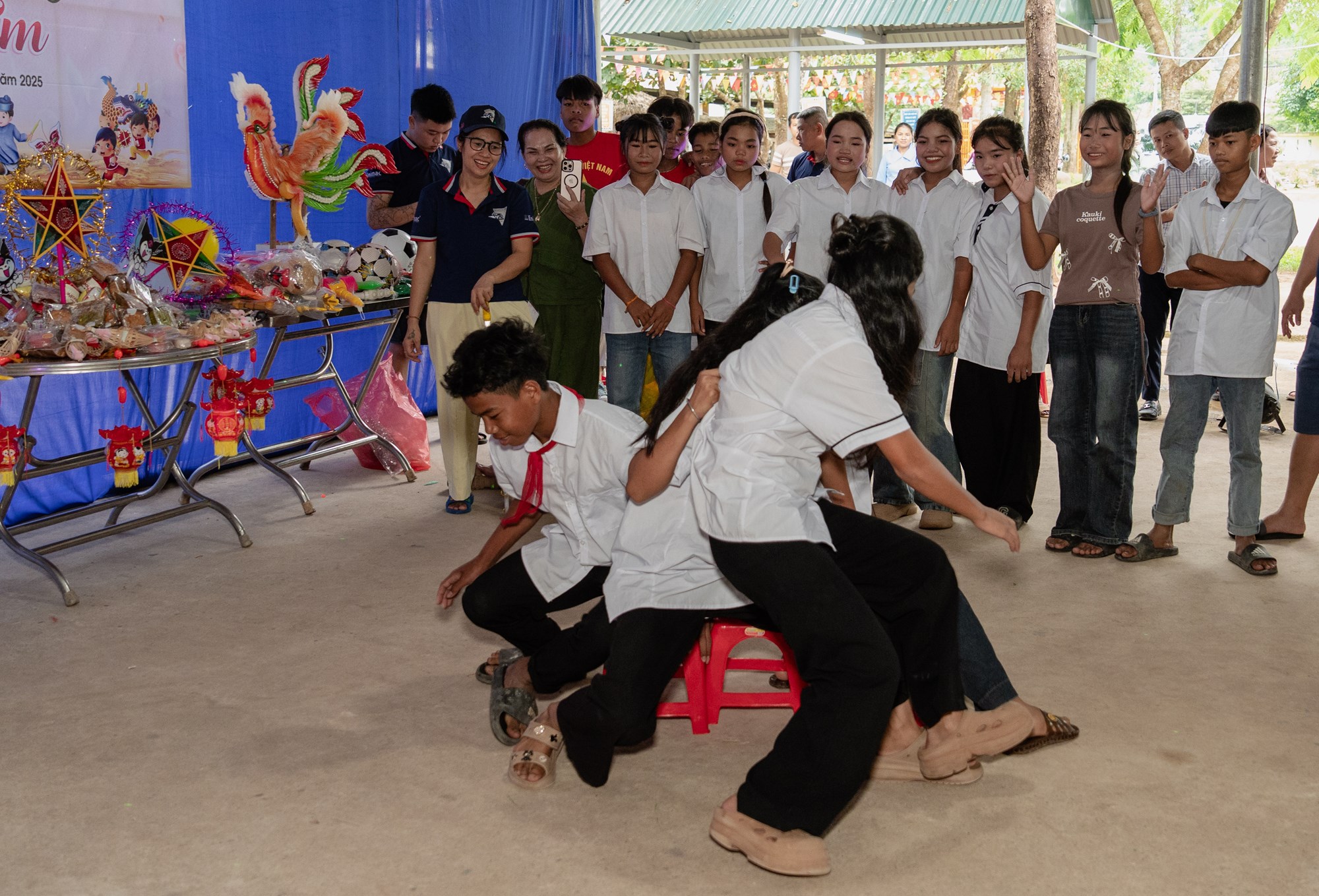 Niềm vui Trung thu của những đứa trẻ Ma Coong - ảnh 4