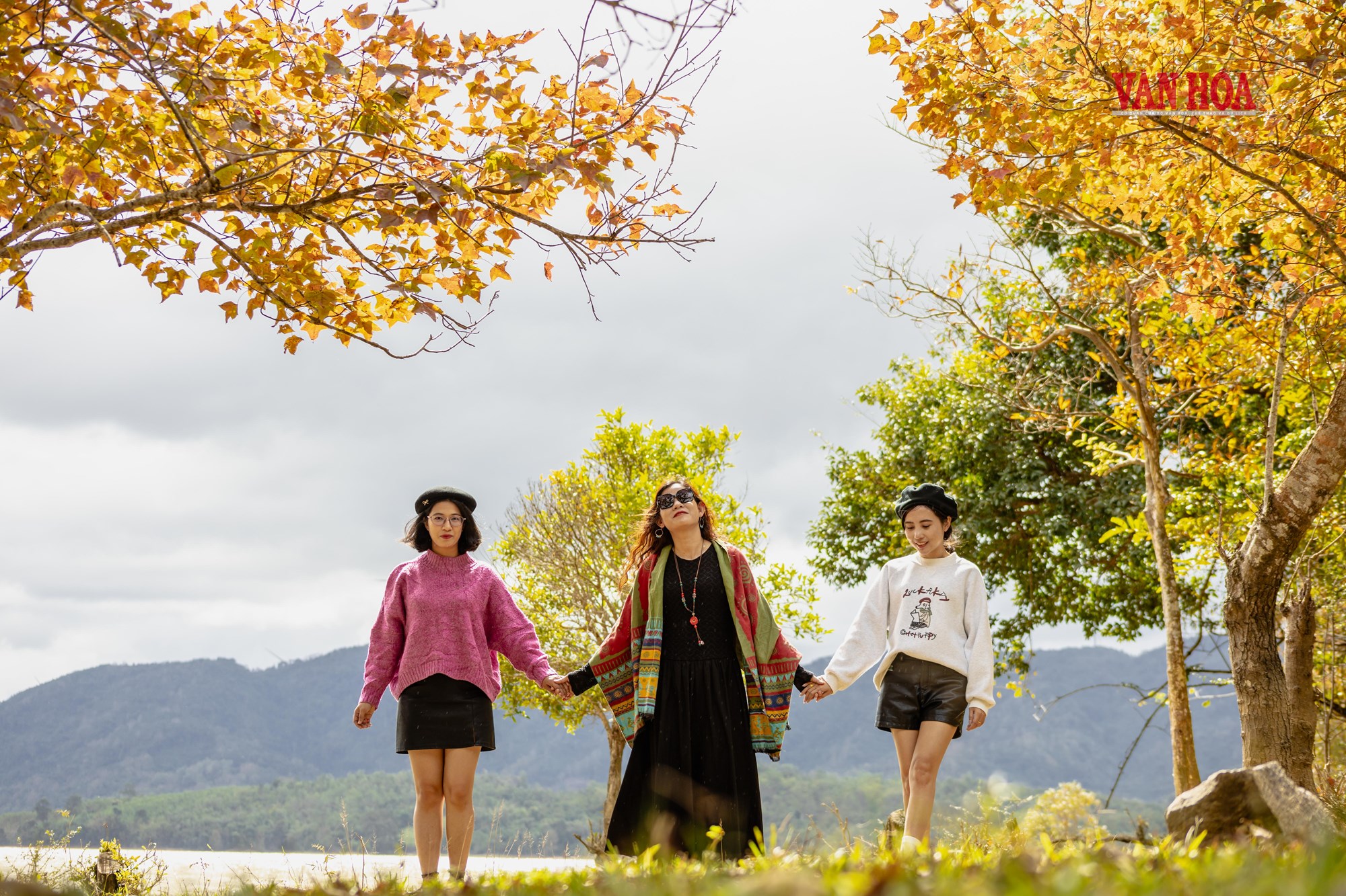 Mãn nhãn với mùa phong hương trút lá - ảnh 12