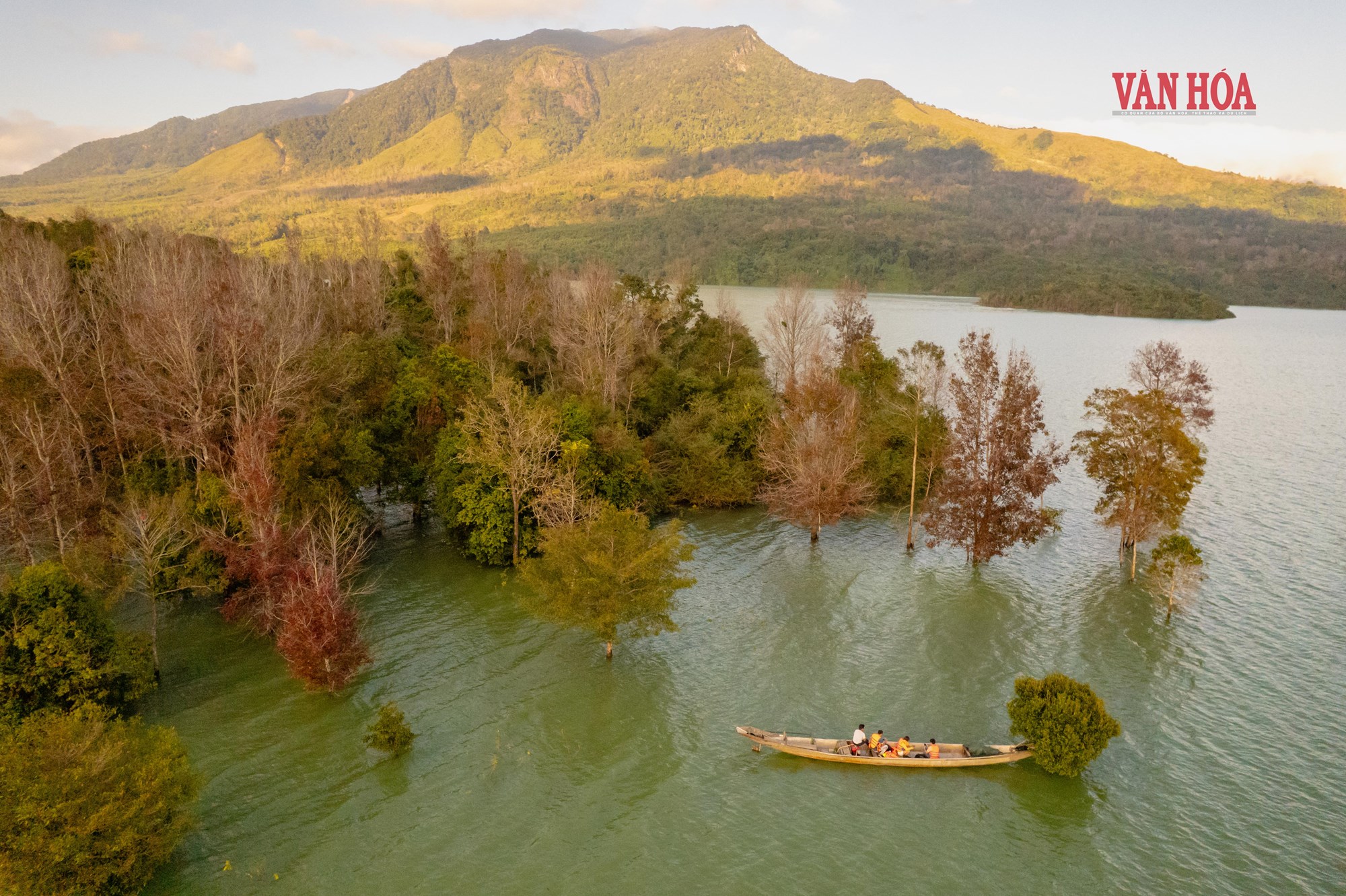 Mãn nhãn với mùa phong hương trút lá - ảnh 4