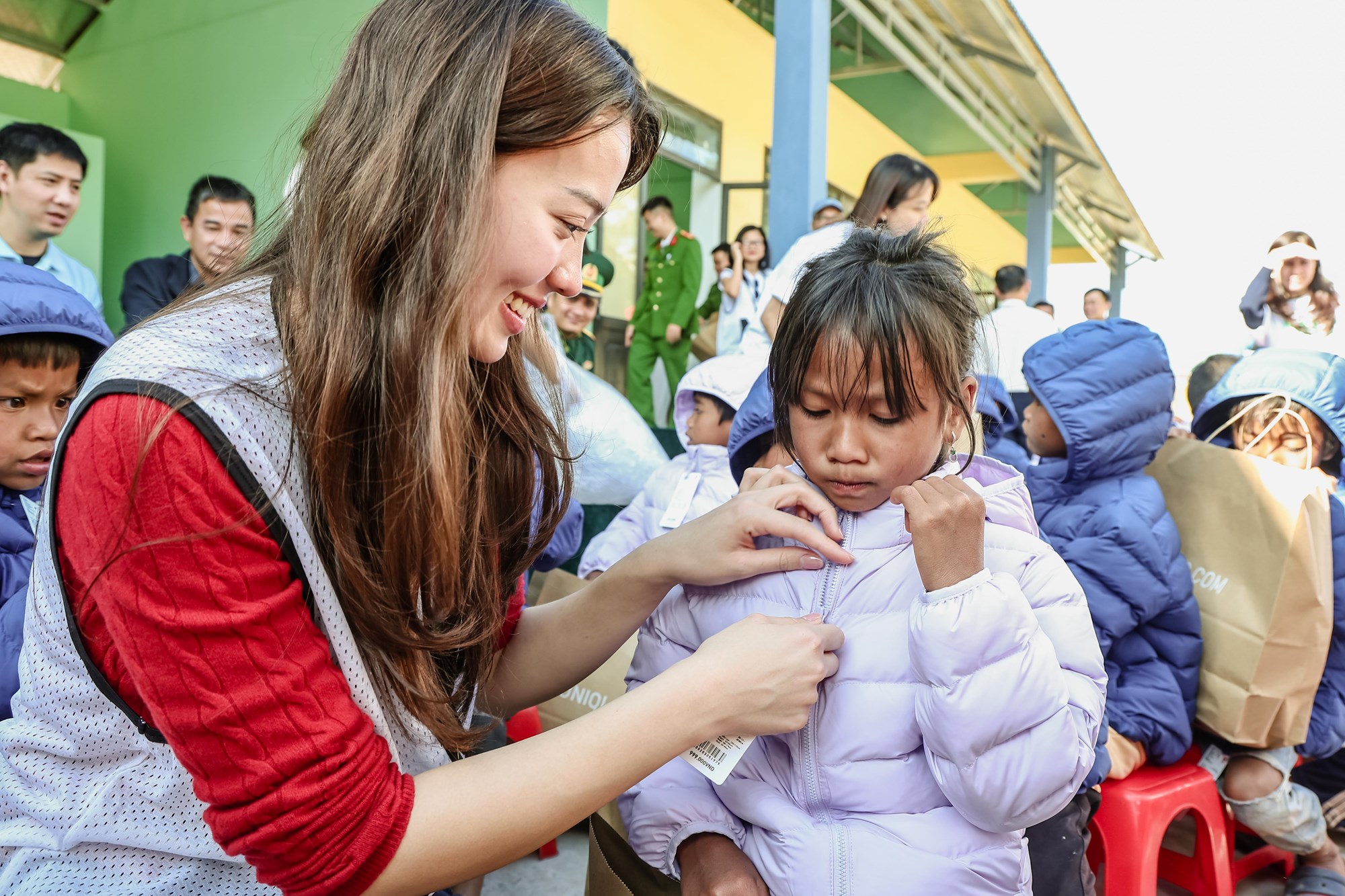 Từ lớp học ghép ván đến mái trường kiên cố - ảnh 10