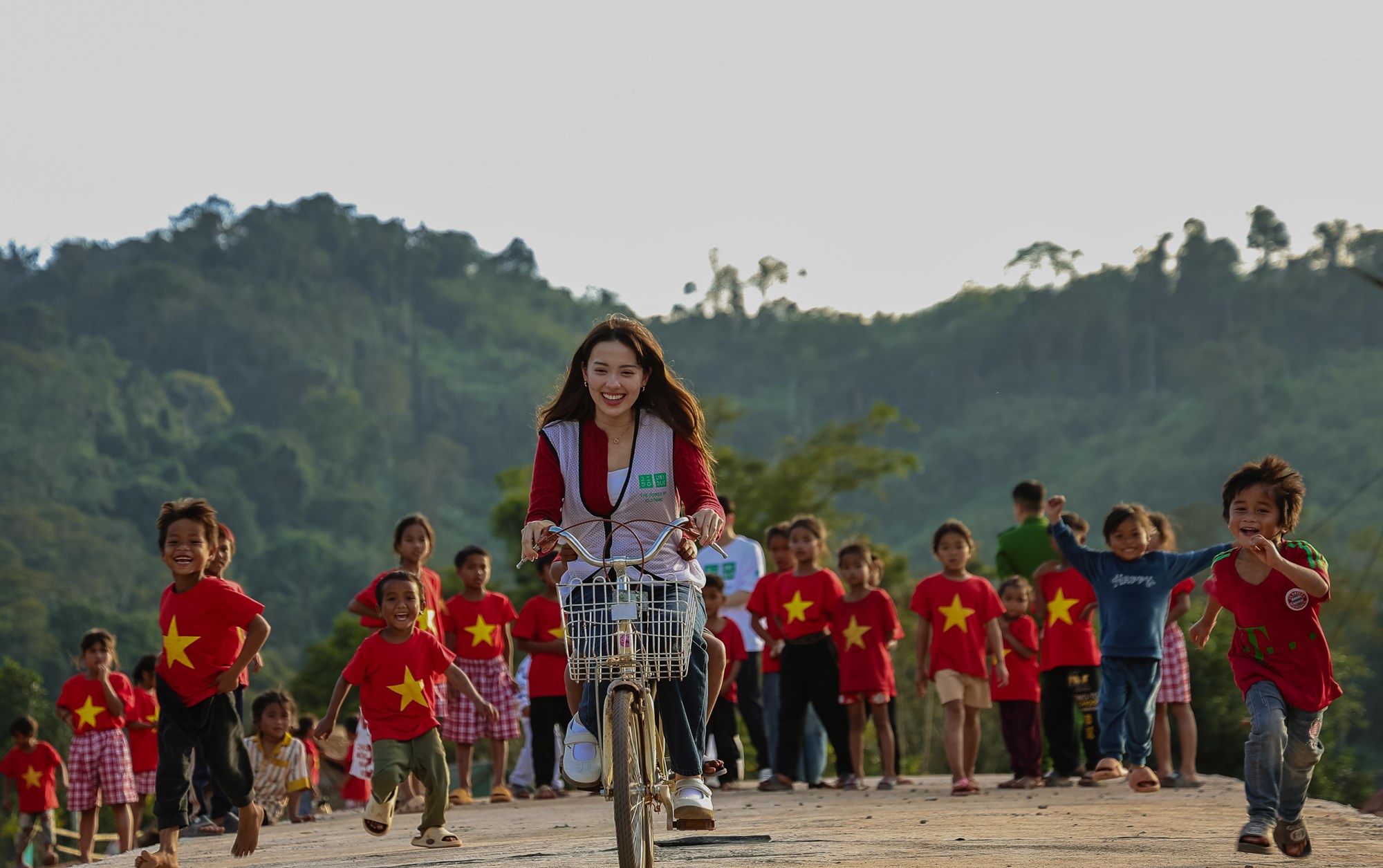 Từ lớp học ghép ván đến mái trường kiên cố - ảnh 14