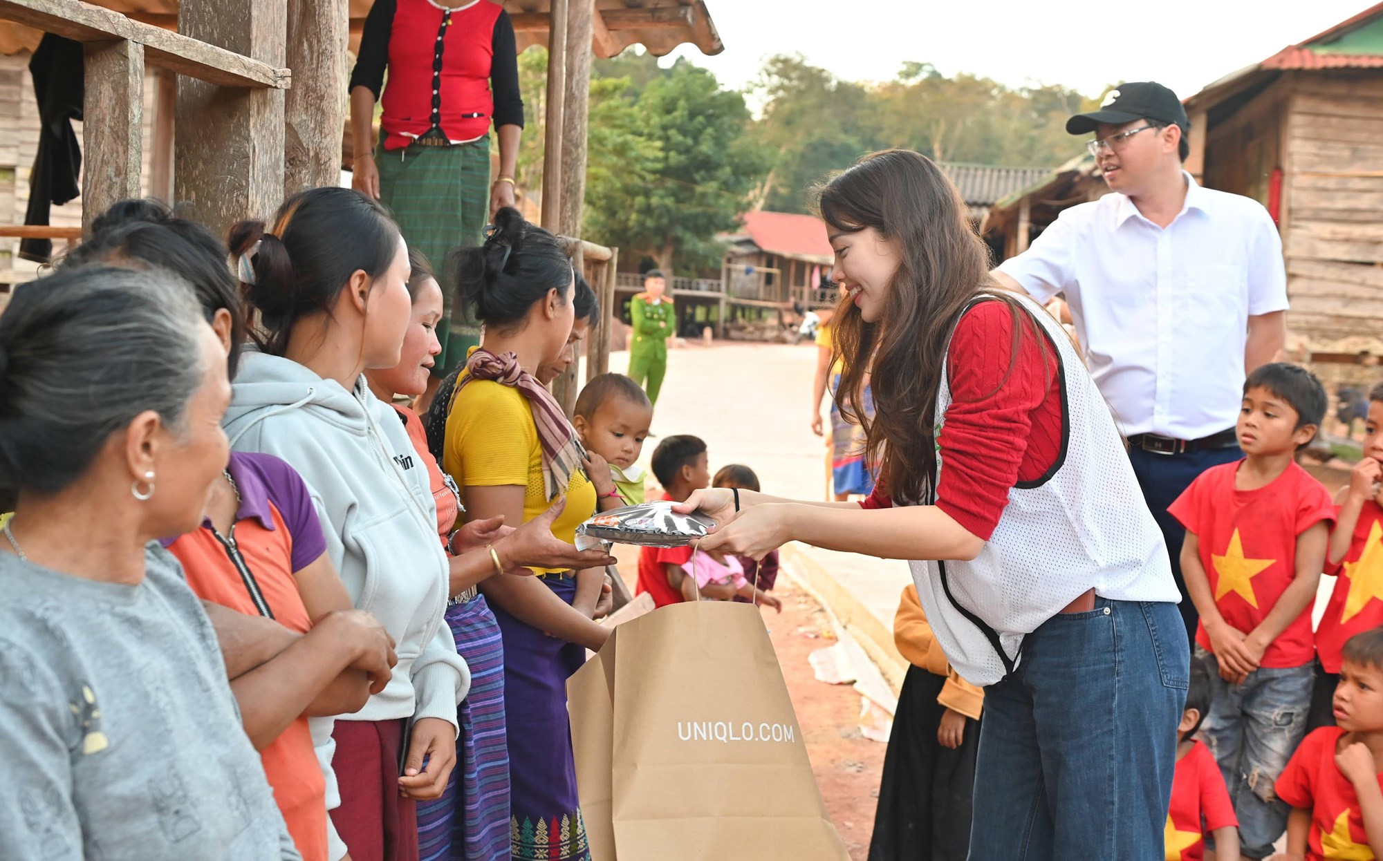 Từ lớp học ghép ván đến mái trường kiên cố - ảnh 11