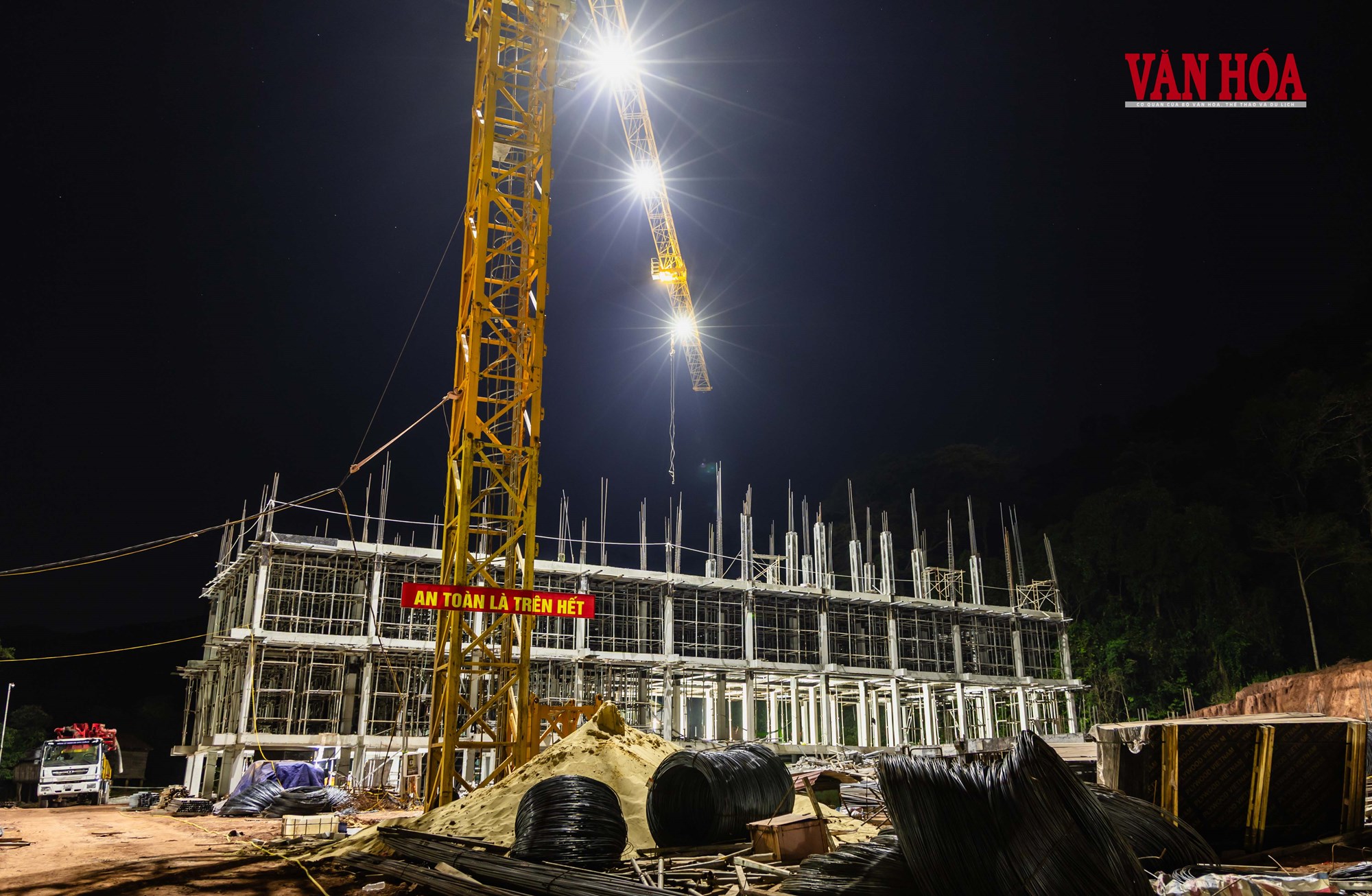 Nắng nóng bủa vây, công nhân vẫn bám công trường - ảnh 16