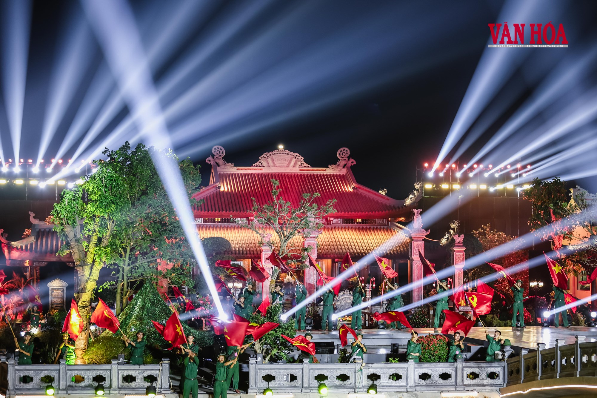 Xúc động với chương trình nghệ thuật “Bản hùng ca trên sông” - ảnh 11