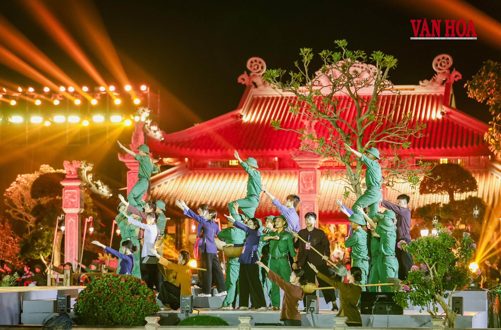 Xúc động với chương trình nghệ thuật “Bản hùng ca trên sông” - ảnh 6