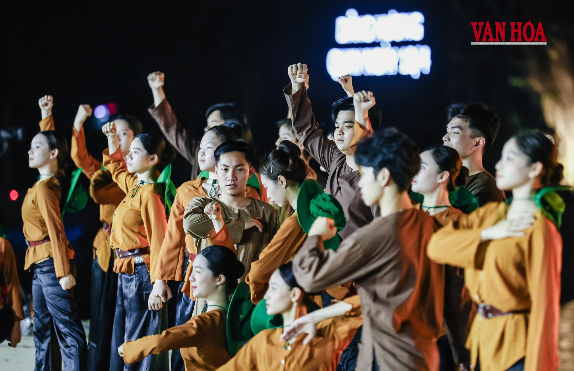 Xúc động với chương trình nghệ thuật “Bản hùng ca trên sông” - ảnh 7