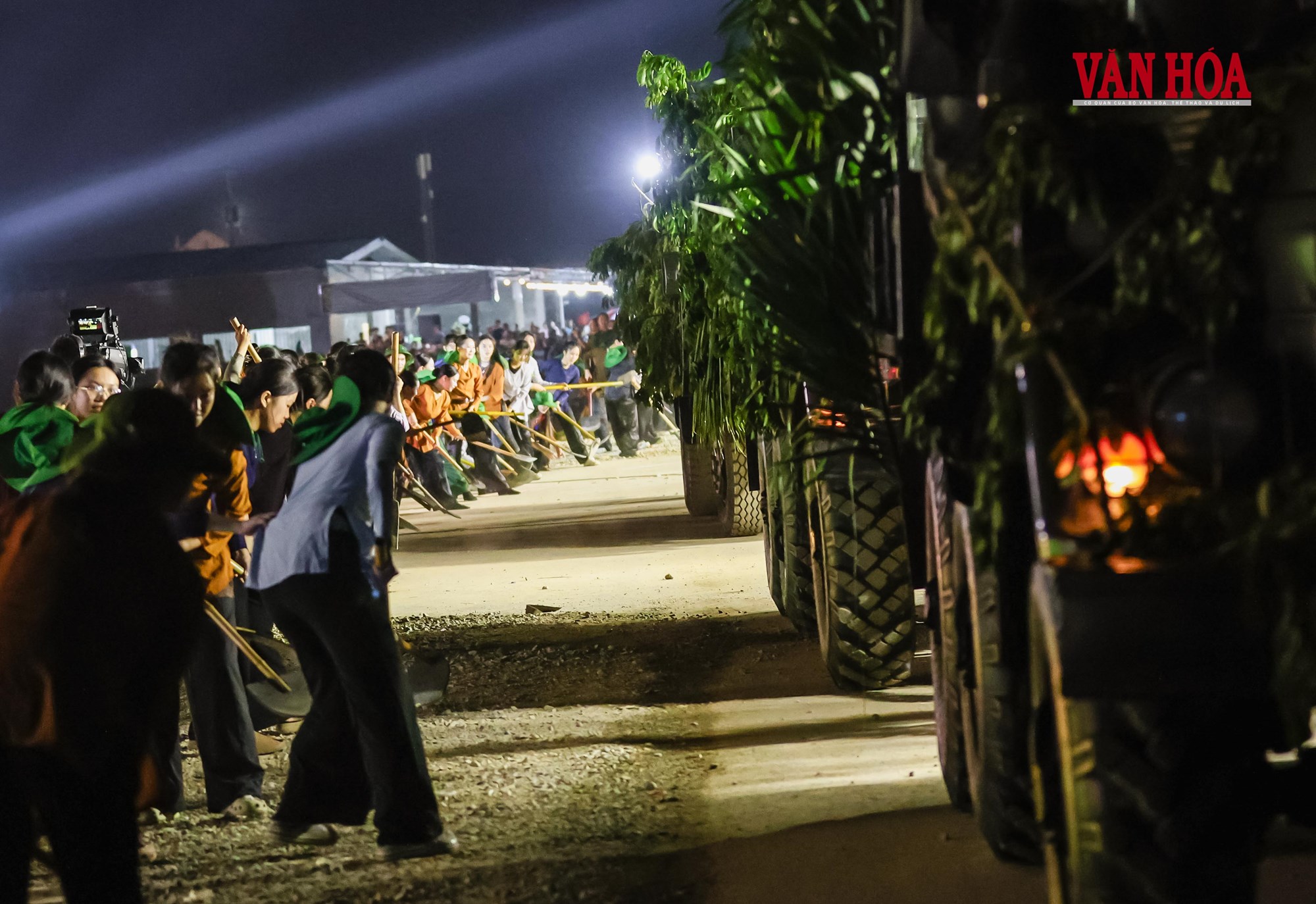 Xúc động với chương trình nghệ thuật “Bản hùng ca trên sông” - ảnh 9