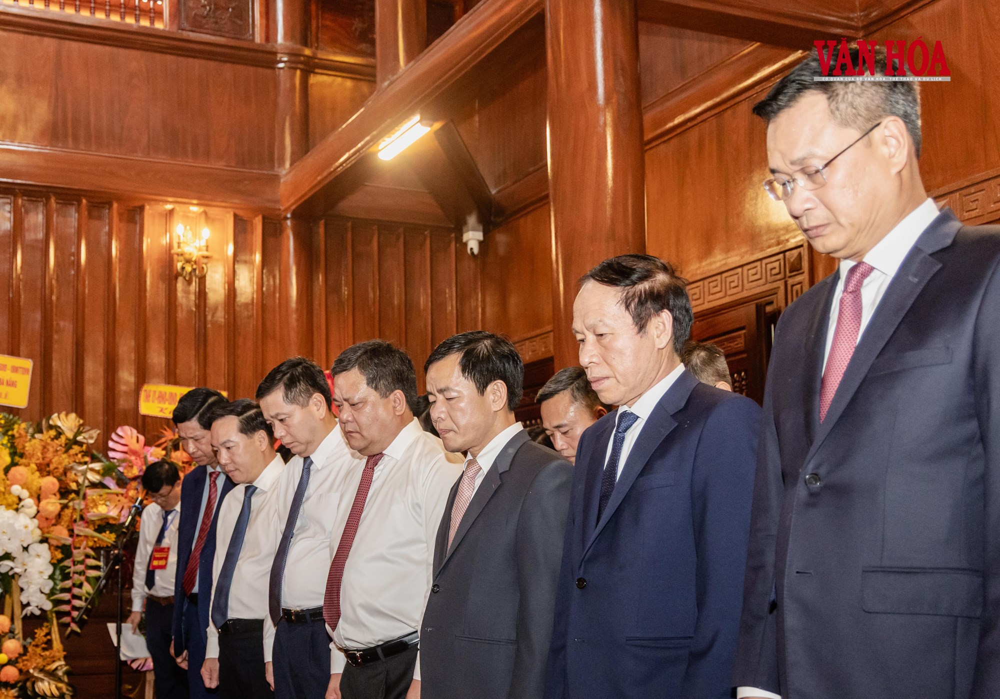 Xúc động với chương trình nghệ thuật “Bản hùng ca trên sông” - ảnh 1