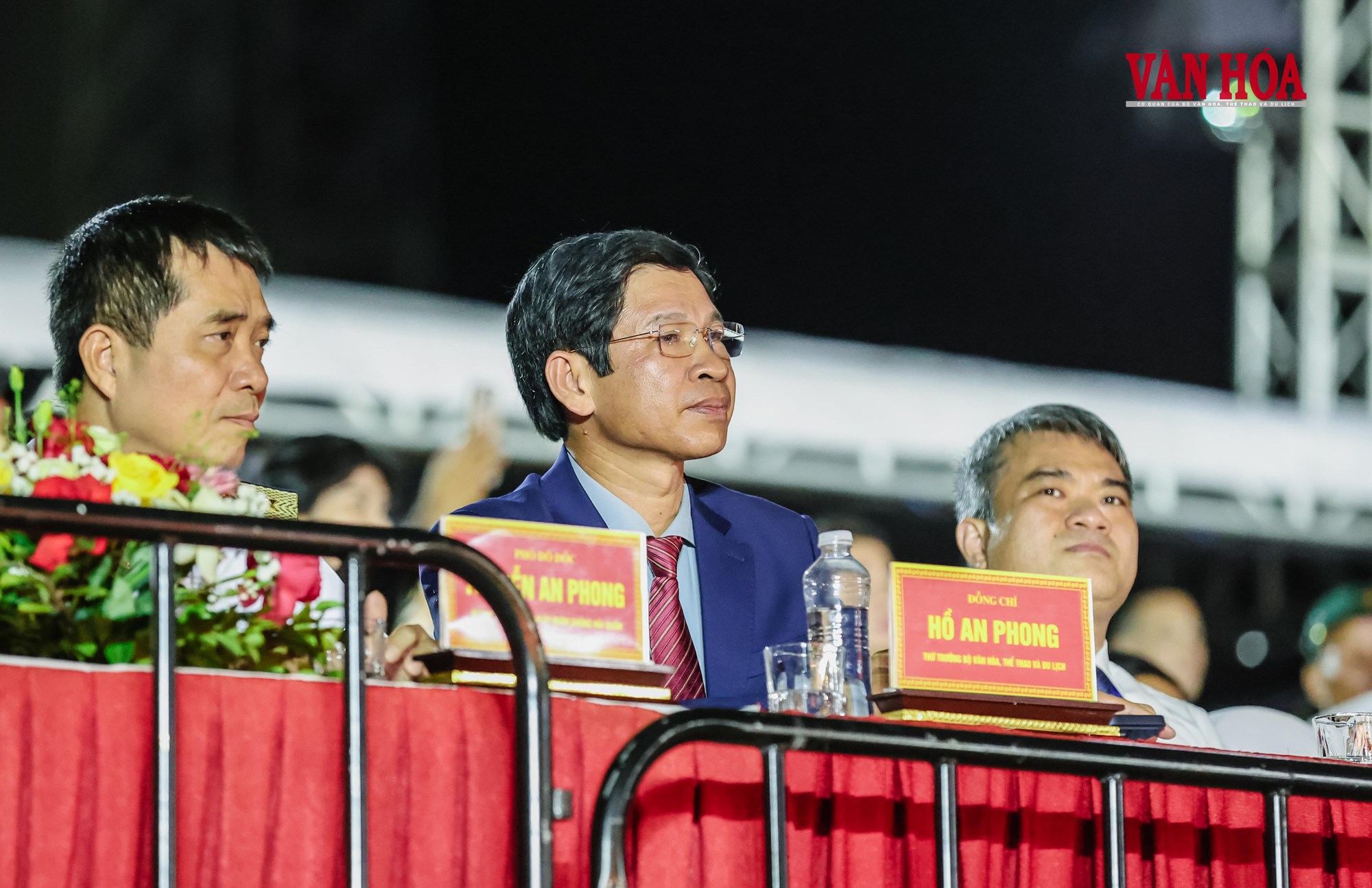 Xúc động với chương trình nghệ thuật “Bản hùng ca trên sông” - ảnh 2