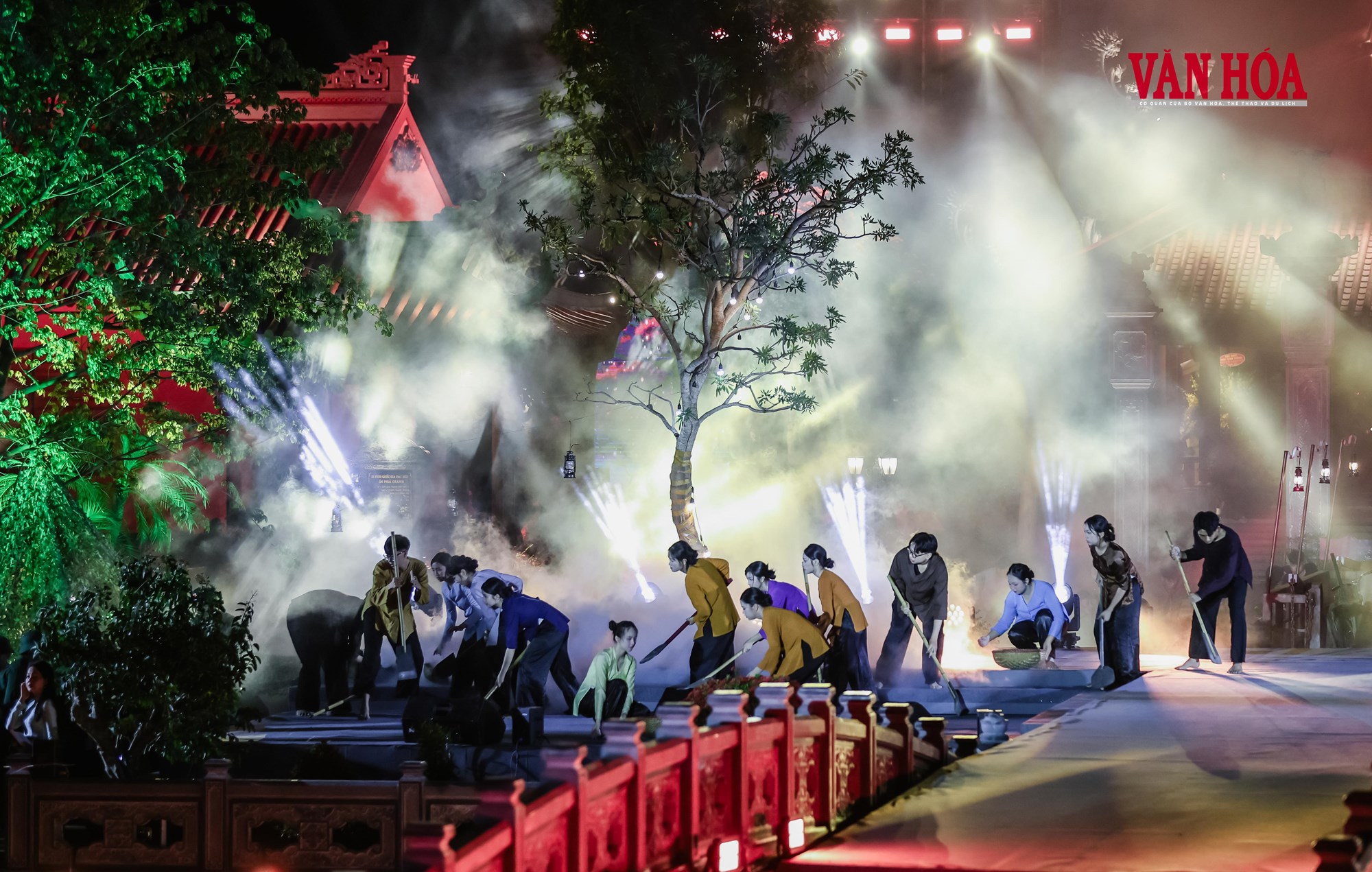 Xúc động với chương trình nghệ thuật “Bản hùng ca trên sông” - ảnh 8