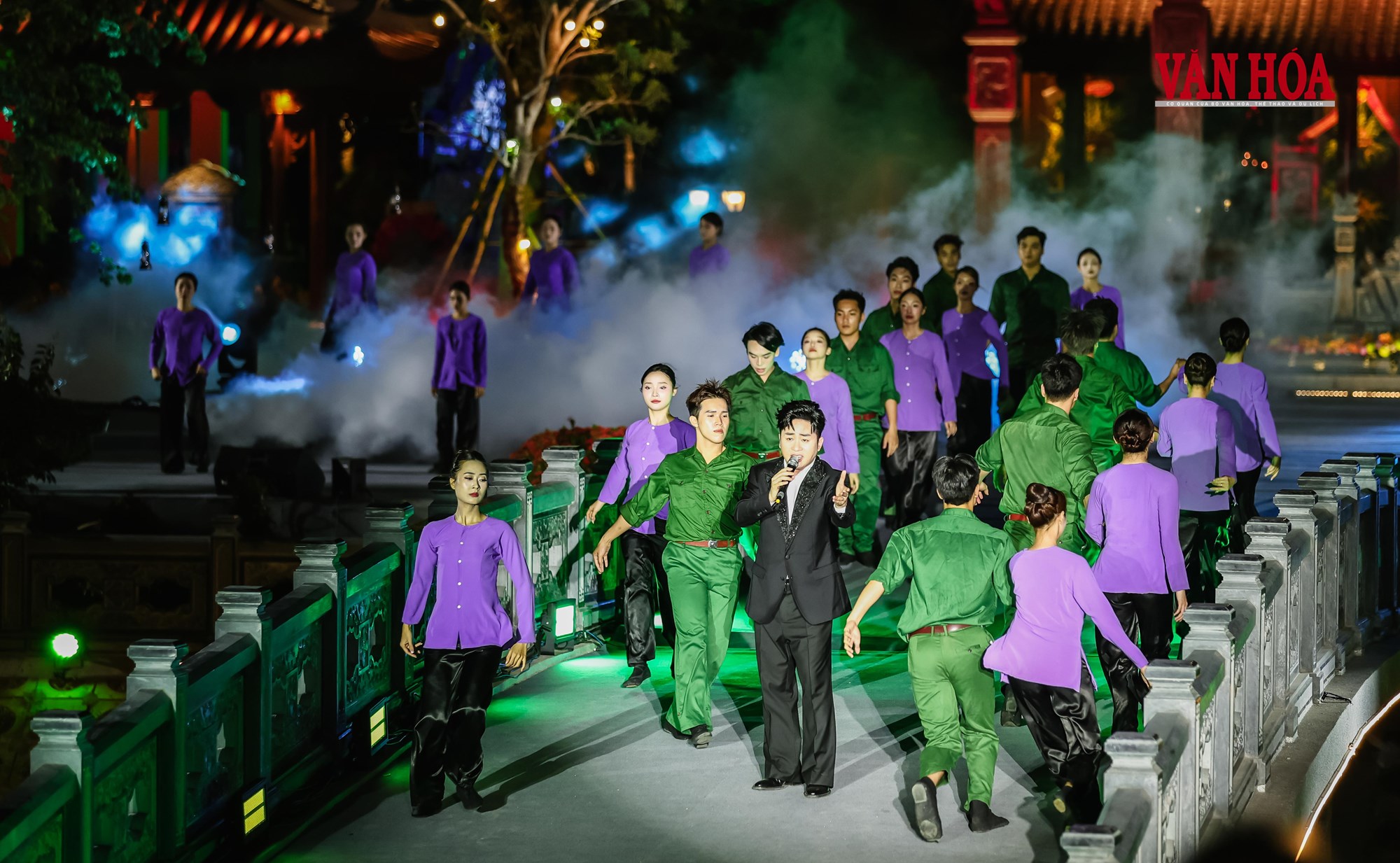 Xúc động với chương trình nghệ thuật “Bản hùng ca trên sông” - ảnh 17