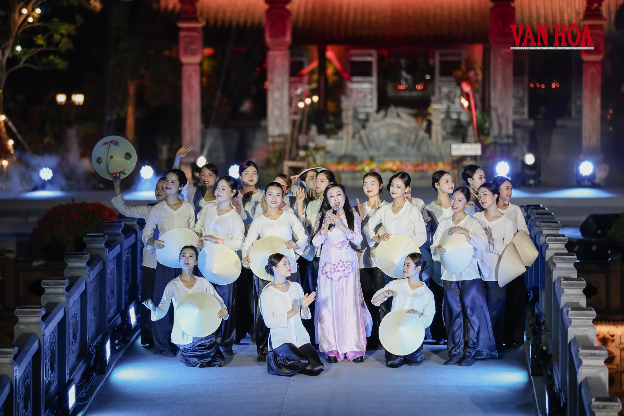 Xúc động với chương trình nghệ thuật “Bản hùng ca trên sông” - ảnh 18