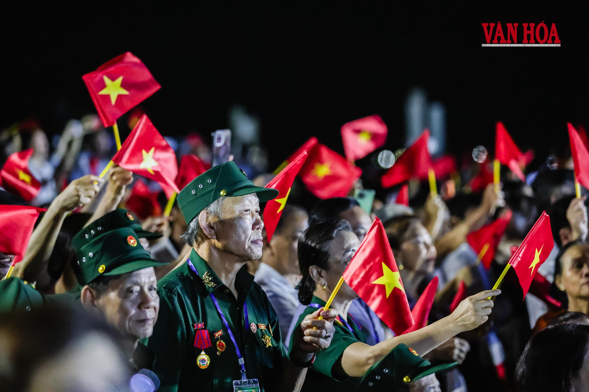 Xúc động với chương trình nghệ thuật “Bản hùng ca trên sông” - ảnh 13