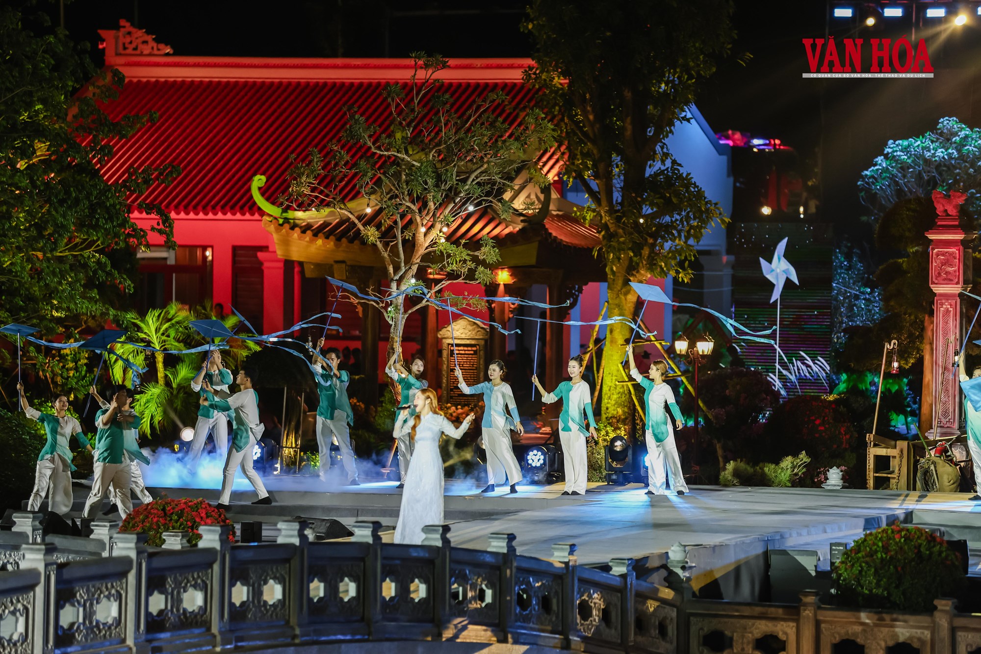 Xúc động với chương trình nghệ thuật “Bản hùng ca trên sông” - ảnh 15