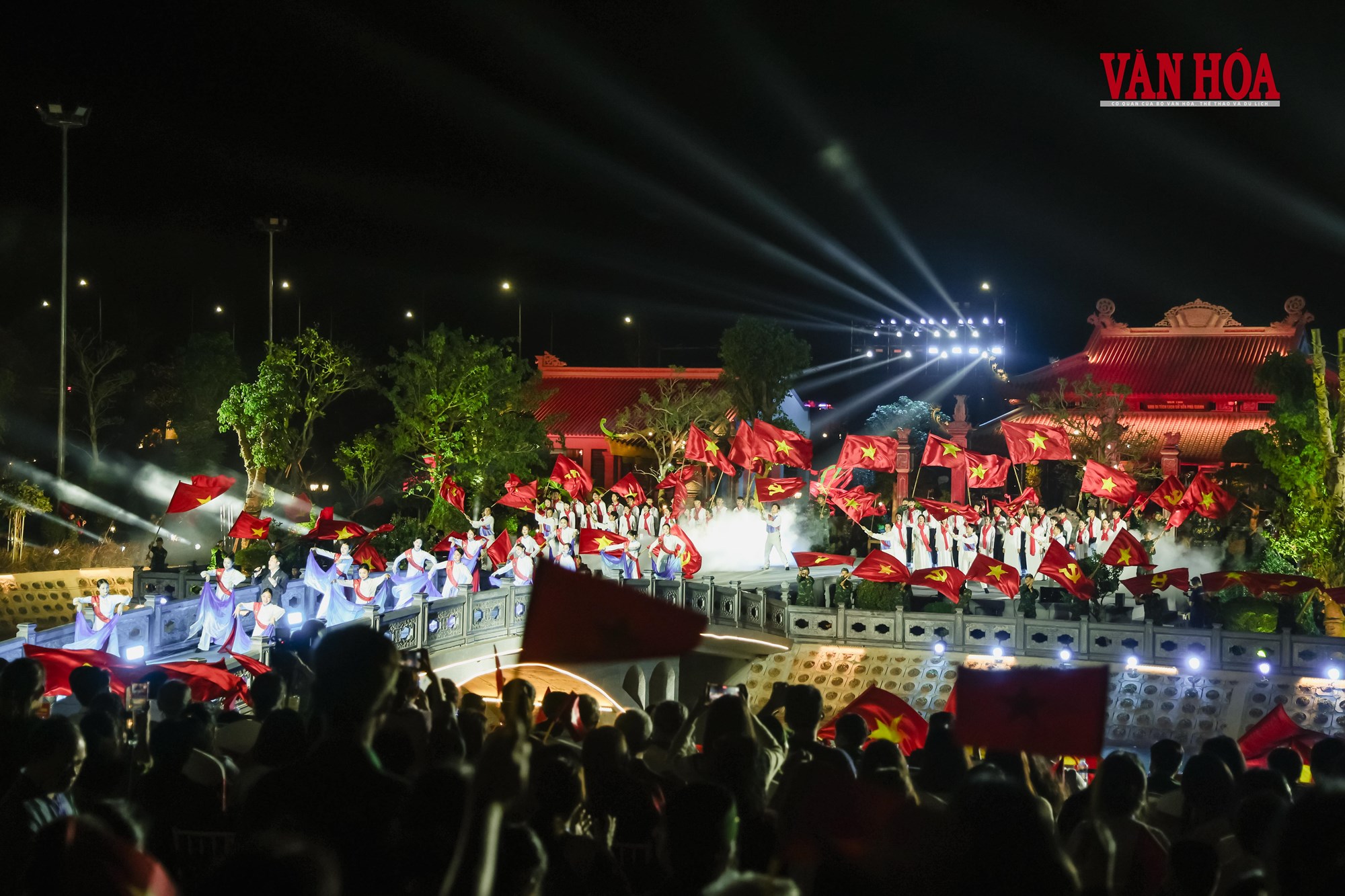 Xúc động với chương trình nghệ thuật “Bản hùng ca trên sông” - ảnh 19