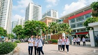 Áp lực lớp 10 công lập tại Hà Nội: Không thể chỉ trông chờ tăng chỉ tiêu