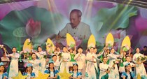 Tổng duyệt chương trình nghệ thuật chính luận đặc biệt “Sáng mãi tên Người”