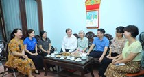 Lãnh đạo Bộ VHTTDL thăm và tri ân gia đình liệt sĩ 