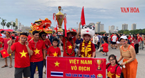 SVĐ Mỹ Đình phủ kín sắc đỏ, chờ tuyển Việt Nam đấu Thái Lan