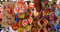 Hà Nội: Không khí vui tươi đầy màu sắc của ngày Tết trung thu trên phố Hàng Mã