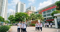 Áp lực lớp 10 công lập tại Hà Nội: Không thể chỉ trông chờ tăng chỉ tiêu